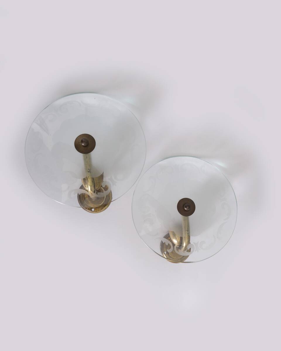 PAIR OF VINTAGE 1950S WALL LAMPS IN BRASS AND GLASS, ITALIAN DESIGN