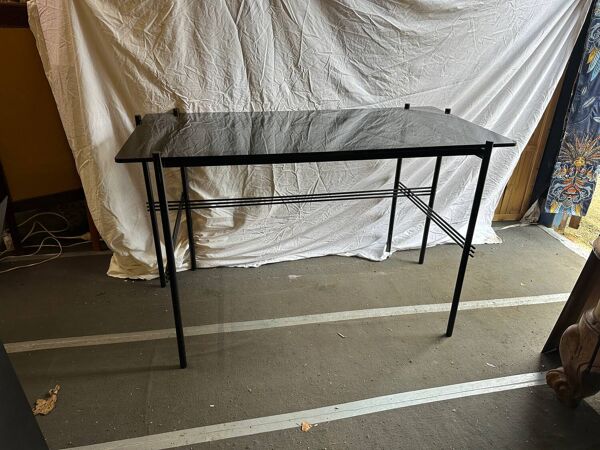 Bureau en métal et verre teinté