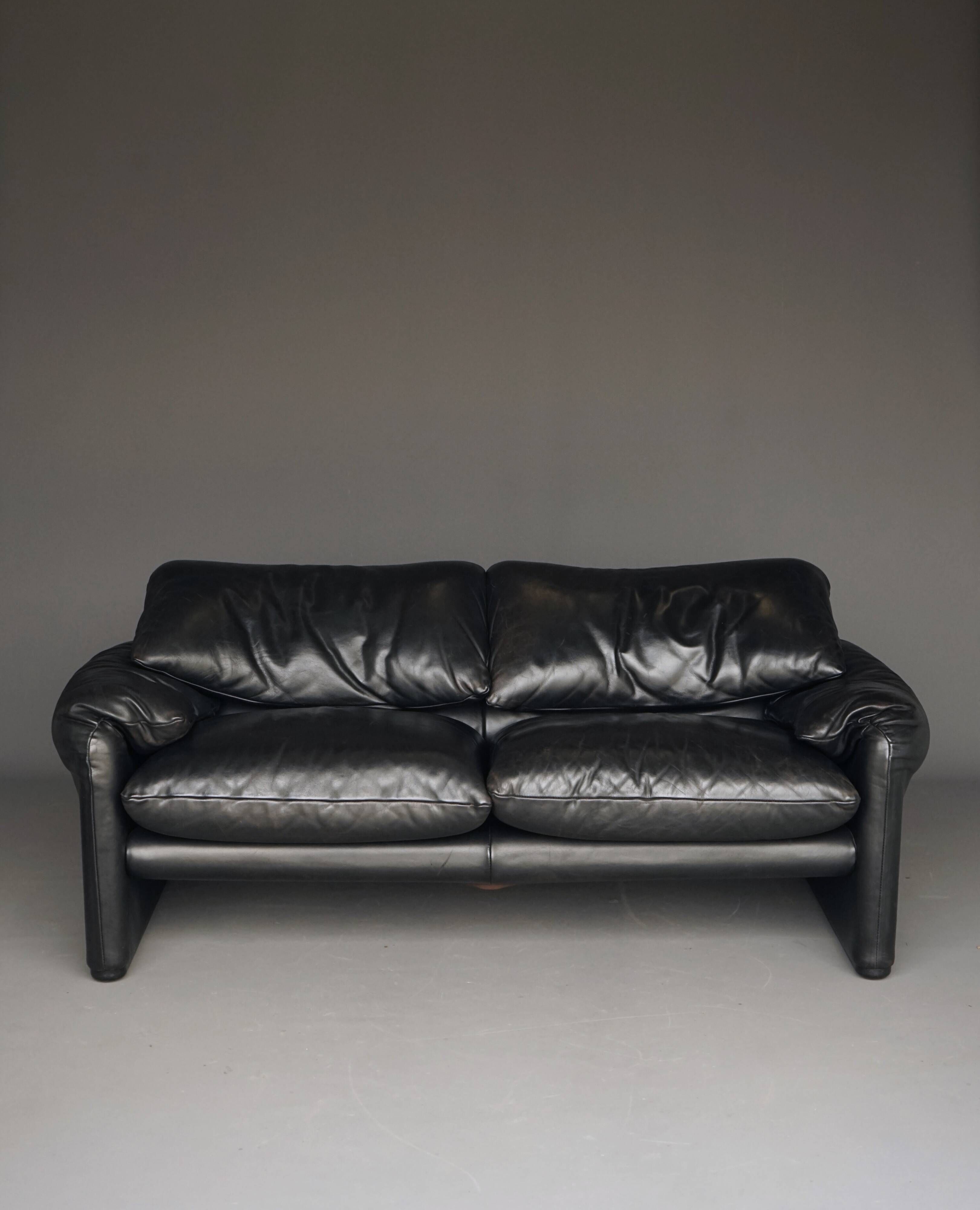 Two seater Maralunga Sofa in Black Leather for Cassina. 1970s