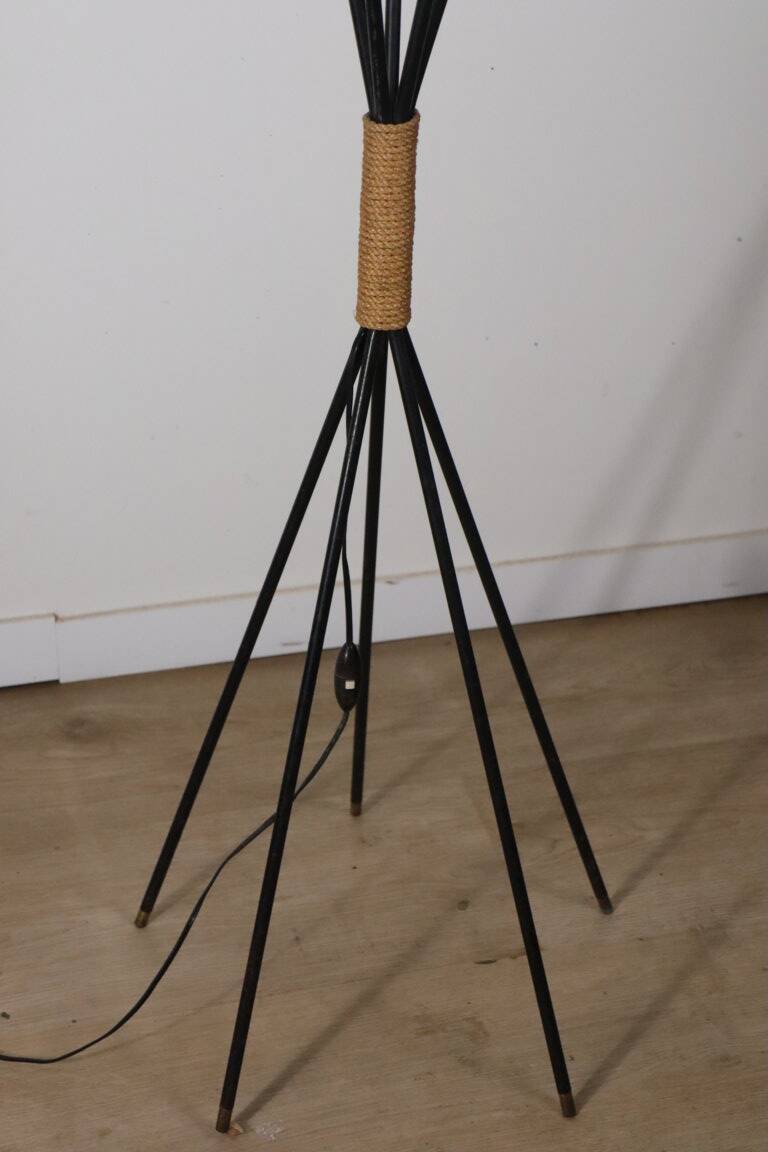 Lampadaire en métal et opaline, 1960