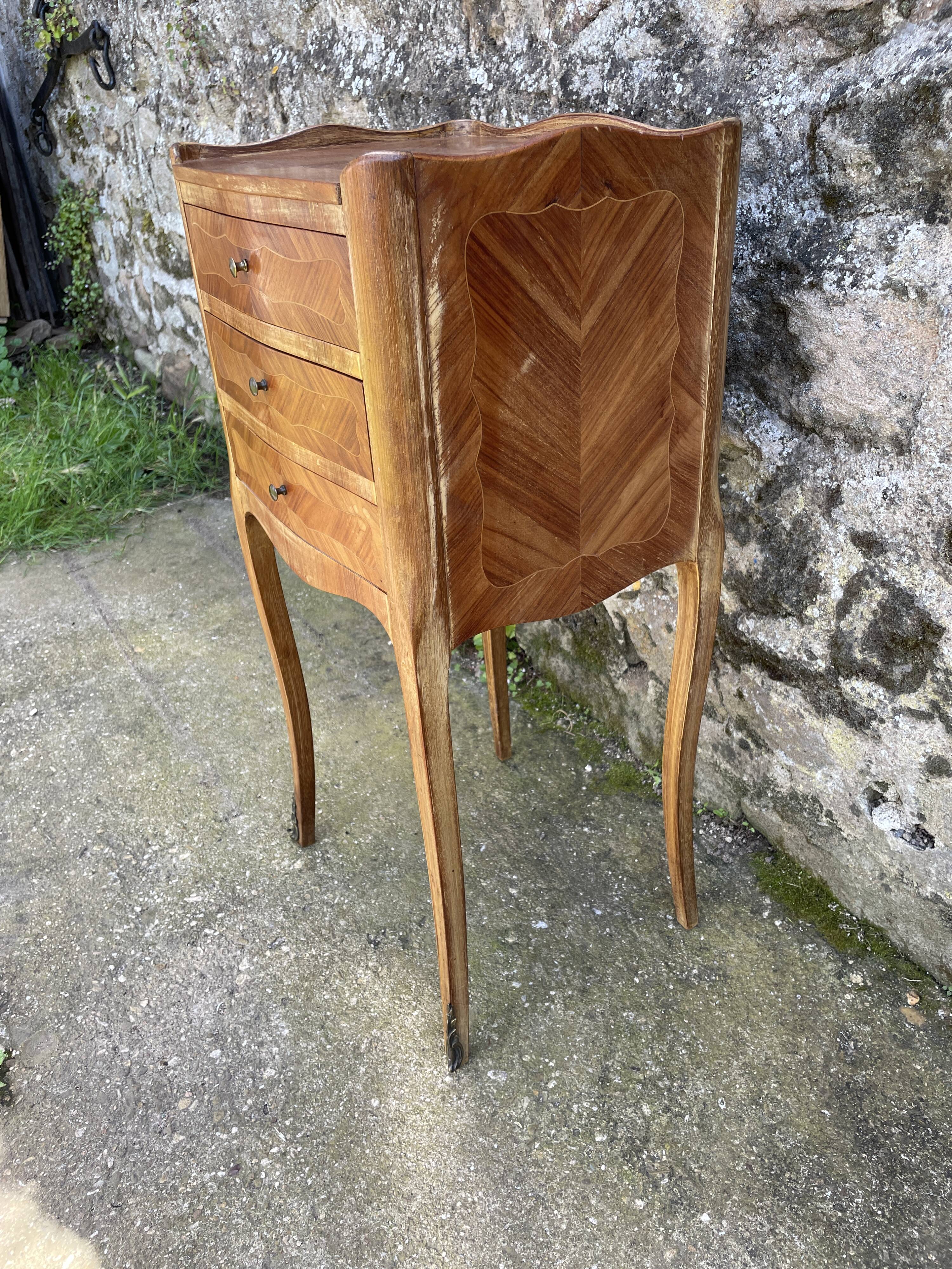 Meuble de chevet marqueté Louis XV