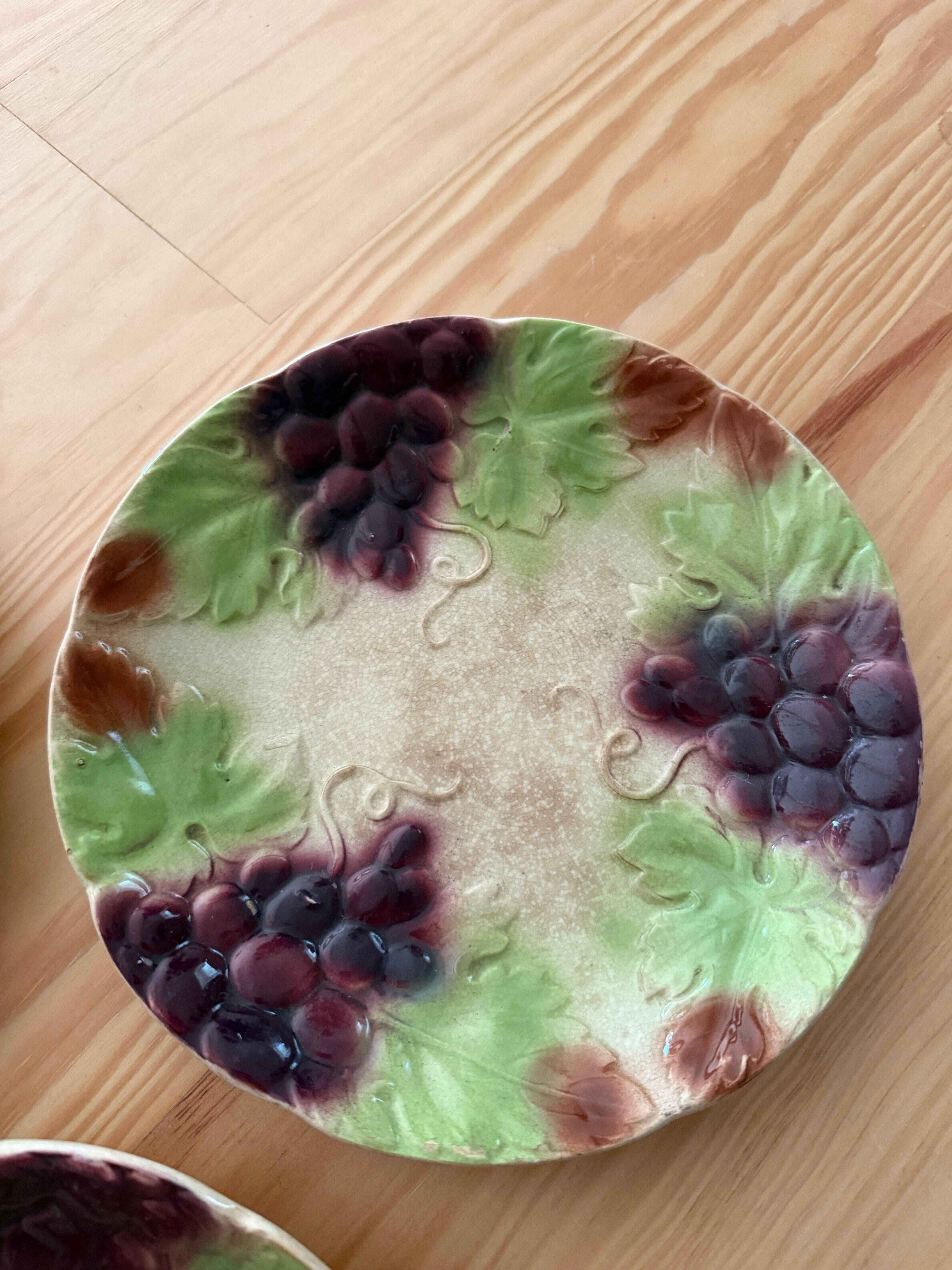 Raisin slipware plates
