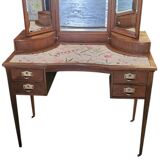 Dressing table with a triptych mirror
