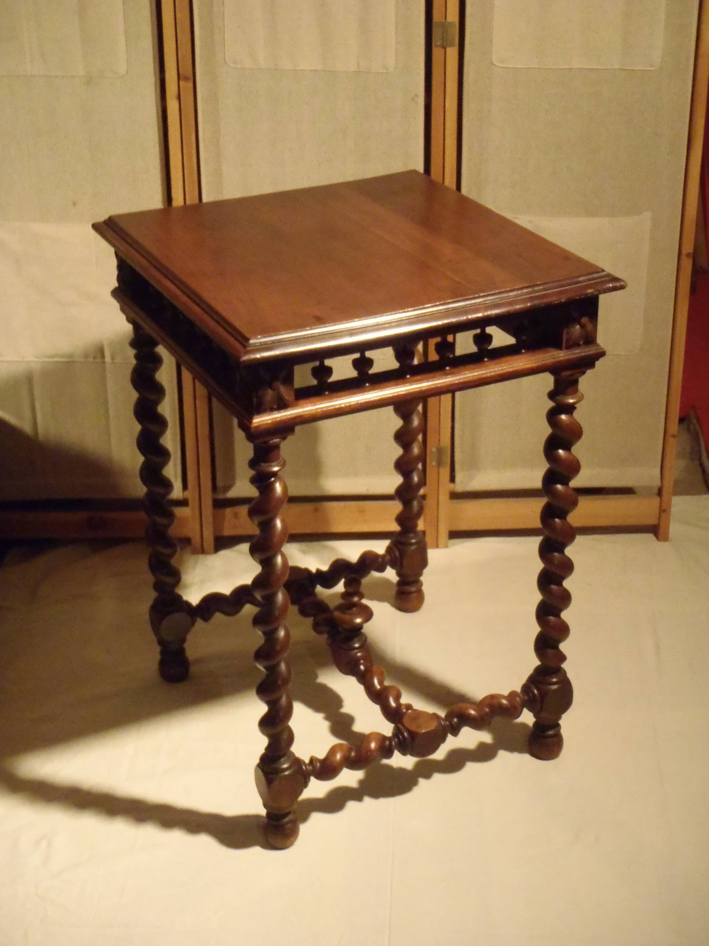 Table à écrire style Louis XIII