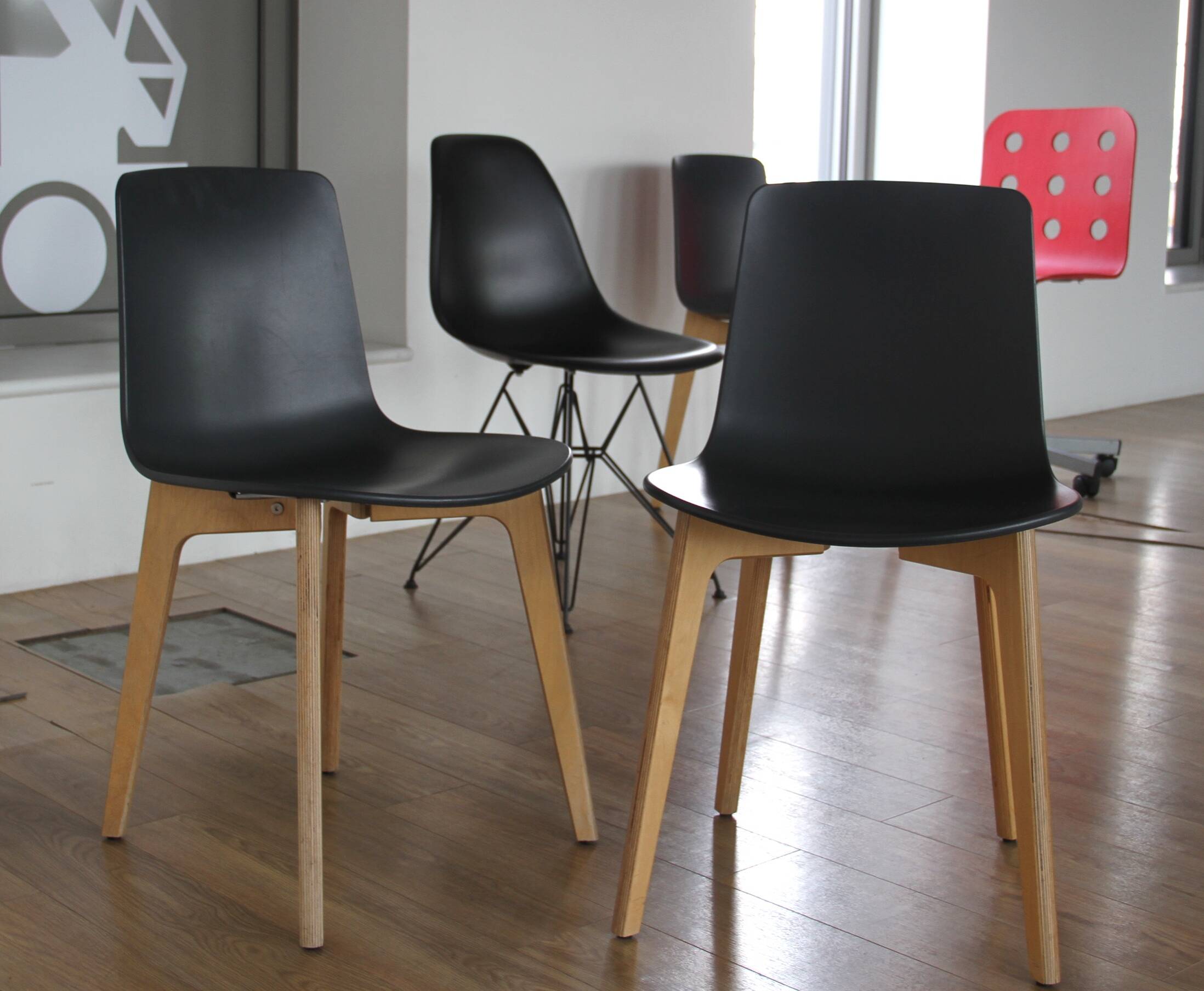 Suite de 8 chaises de bureau Lottus Chair, Enea