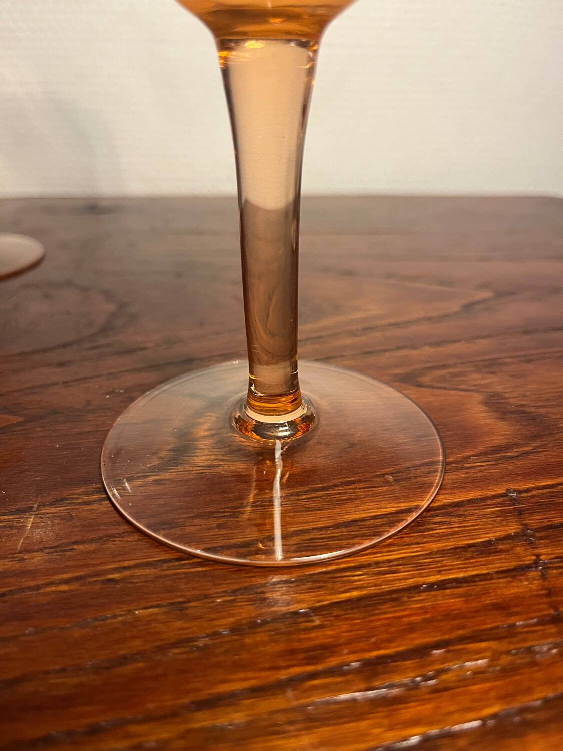 Rosaline-colored stemmed glasses – Wavy style, very elegant