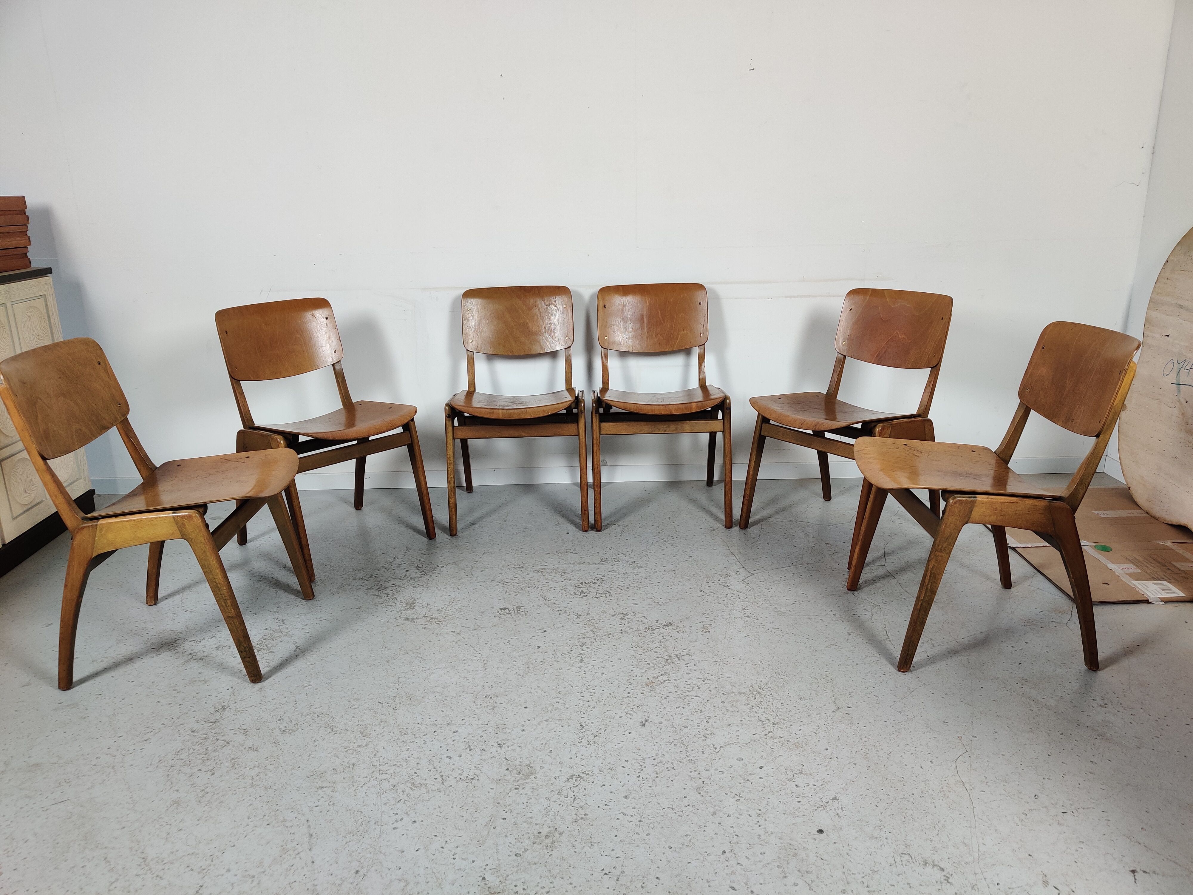 8 stackable vintage chairs 60s/70s