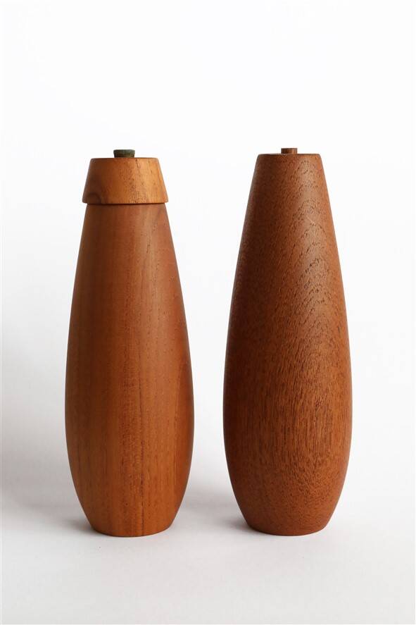 Restored teak pepper crusher / mill & salt shaker set by Wiggers / 1960s / mid-century Danish modern design