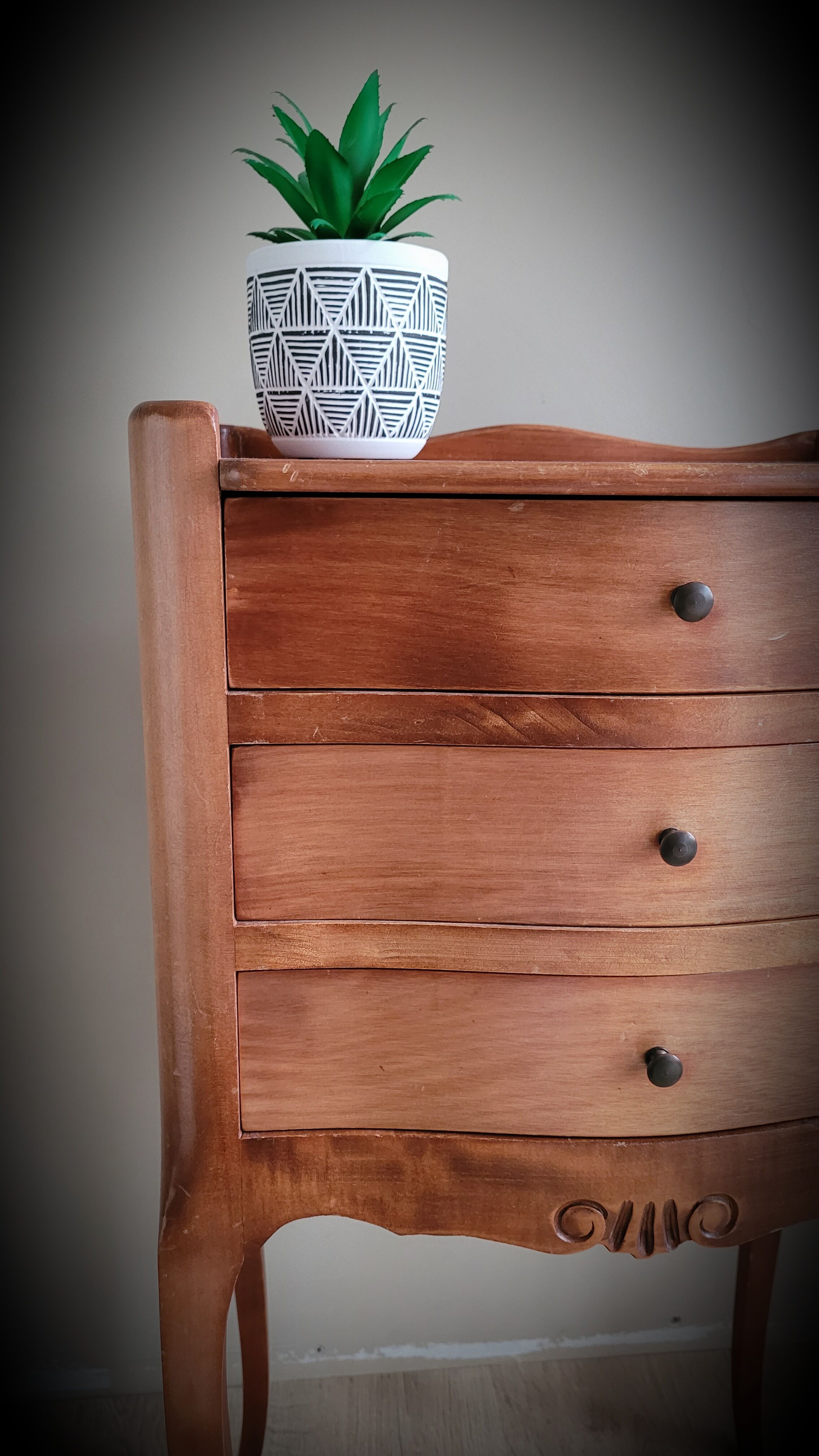 Regency bedside table with drawers