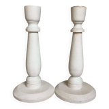 Paire de bougeoirs en bois peint