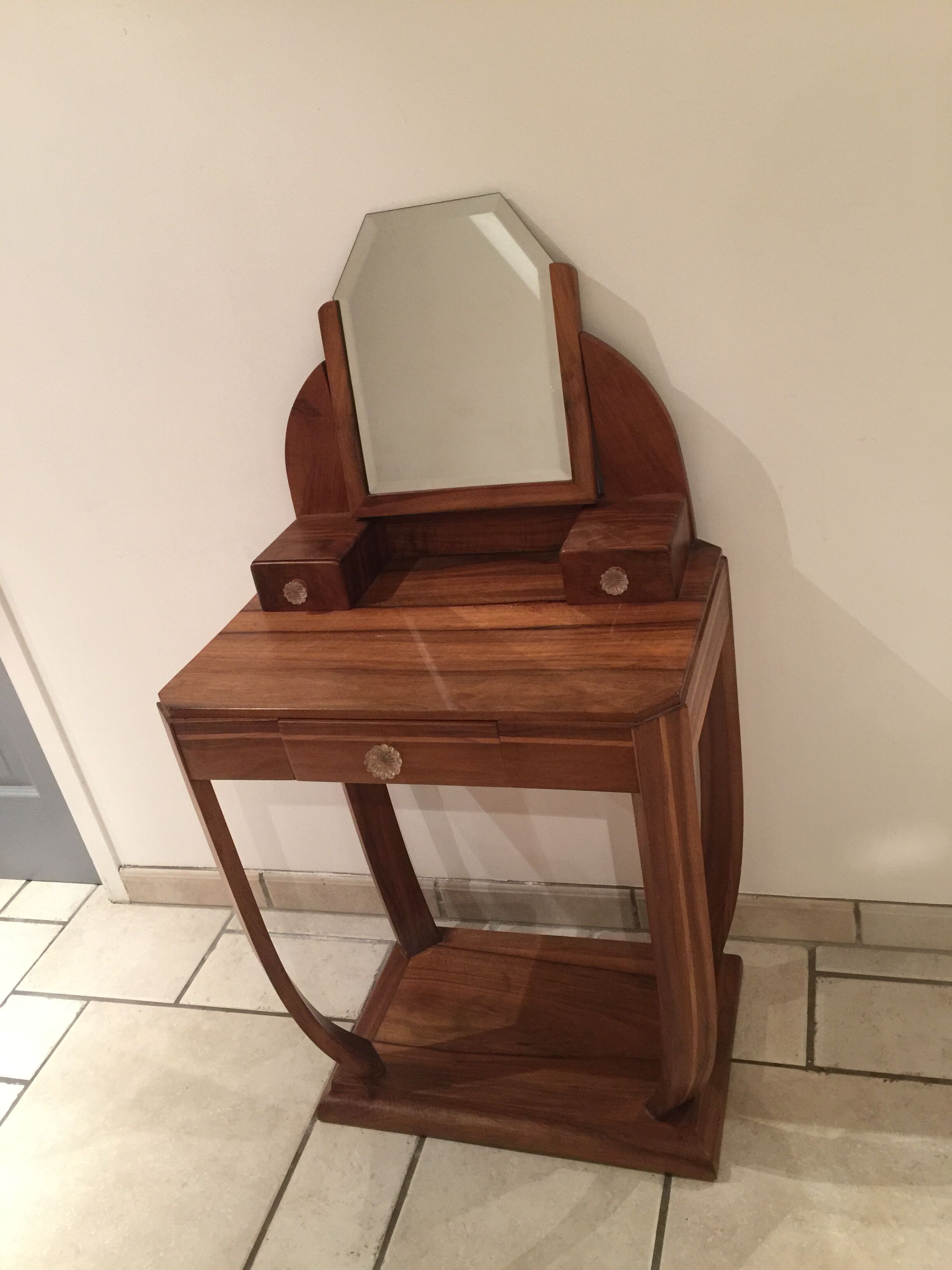 Art deco dressing table