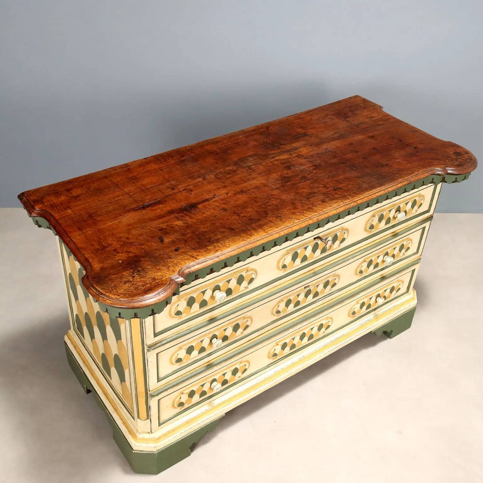 Baroque Bergamasque commode, early 18th century.