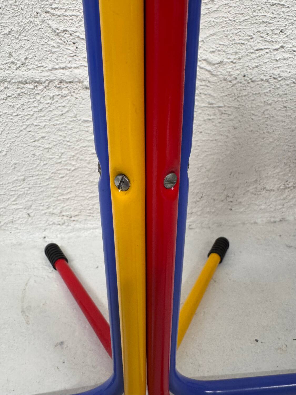 Children's coat rack in multi-colored metal