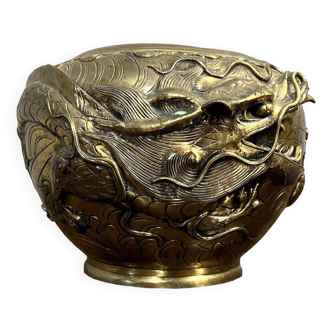 Asia 19th century: gilded and chiseled bronze pot cover around 1880