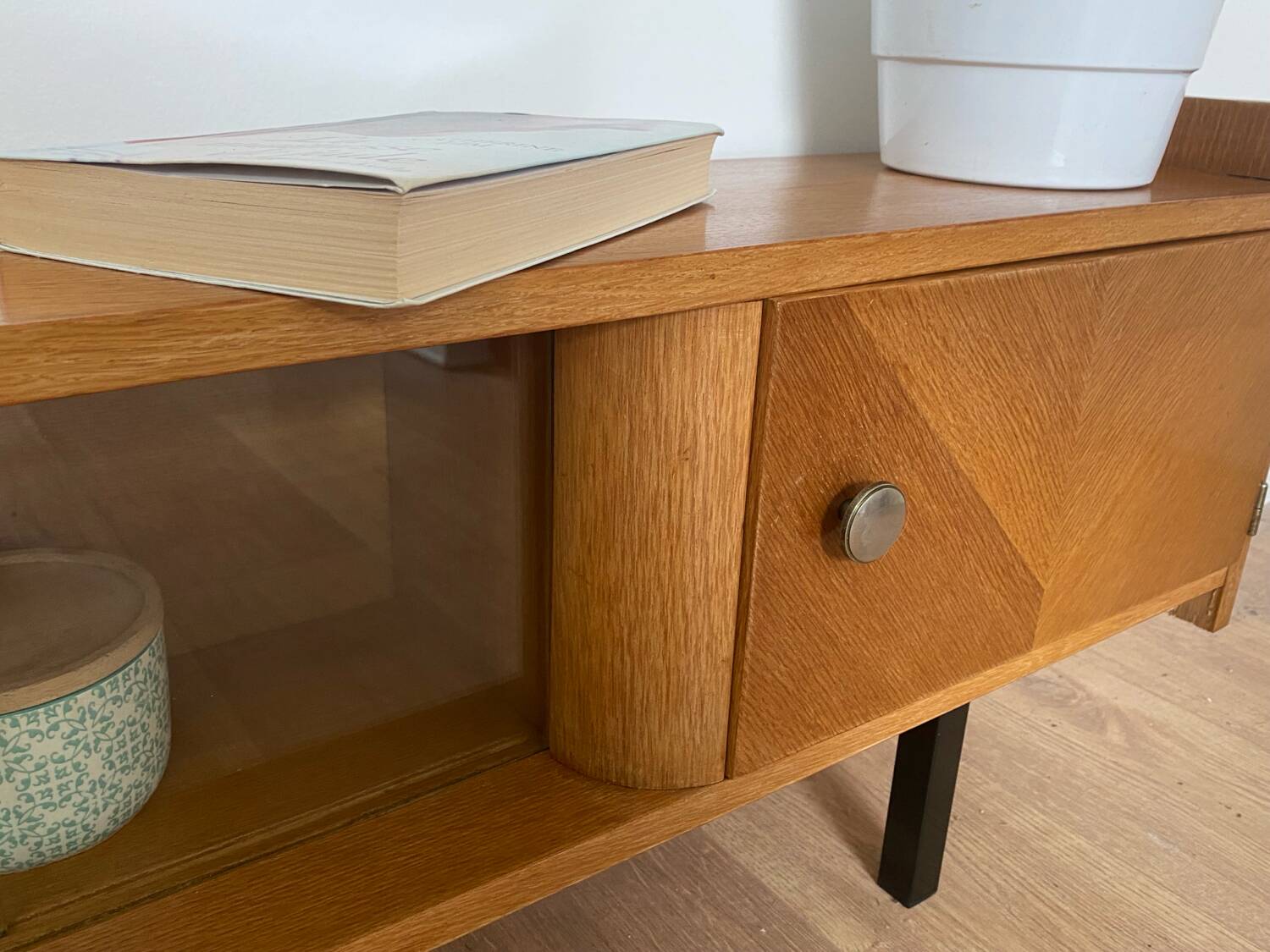 Vintage sideboard (shallow)