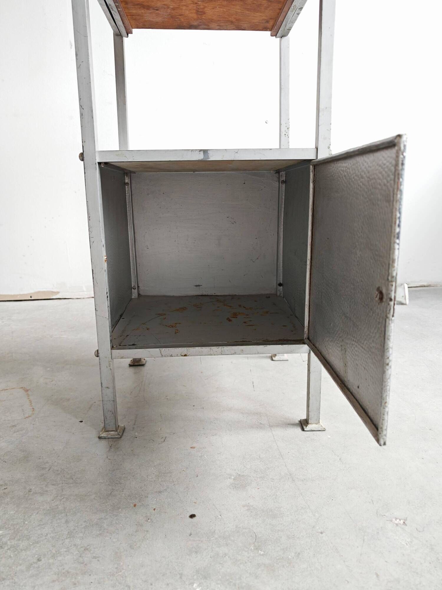 Secessionist furniture in marble and nickel-plated brass