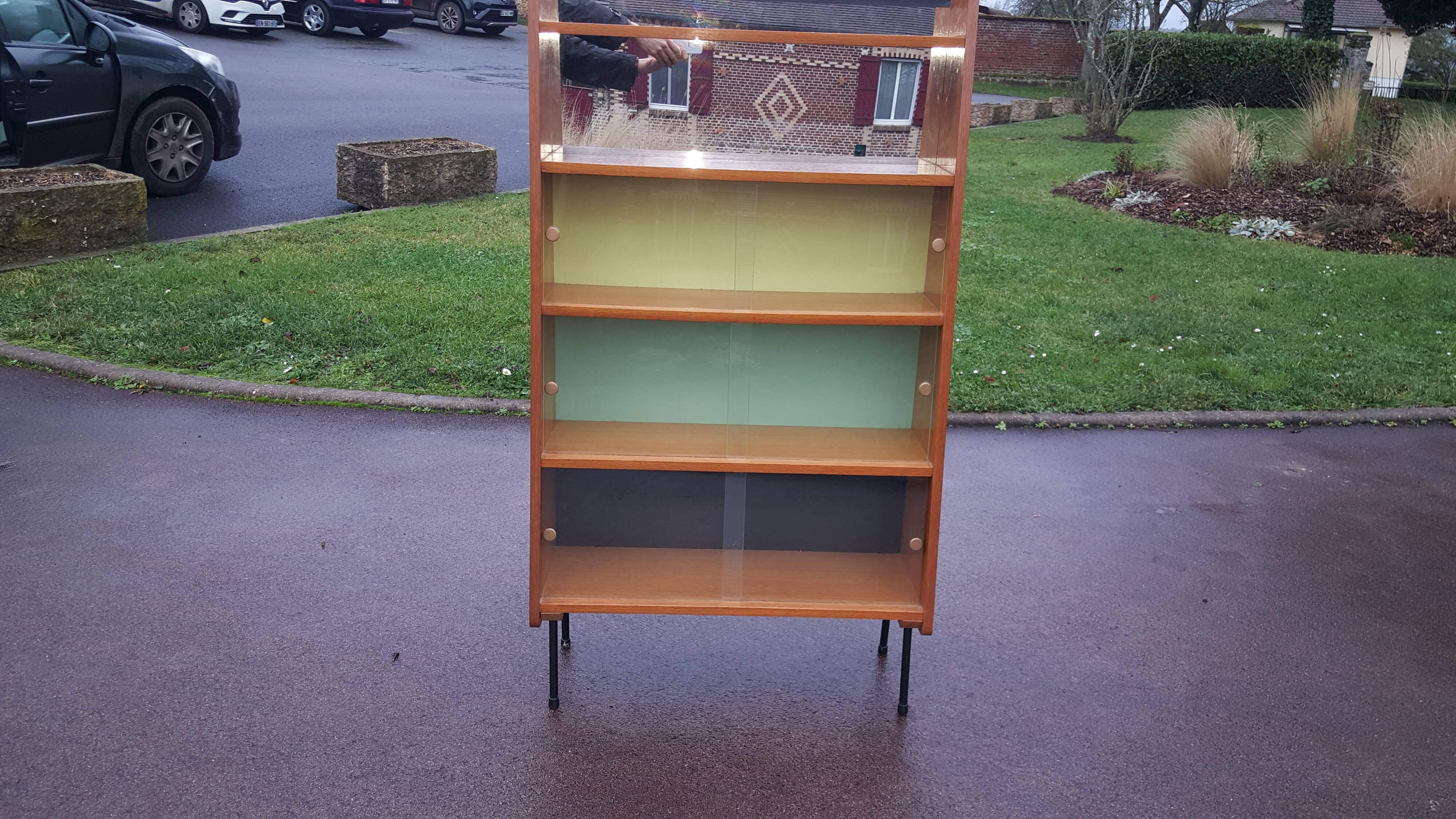 Showcase garlic by Pierre guariche