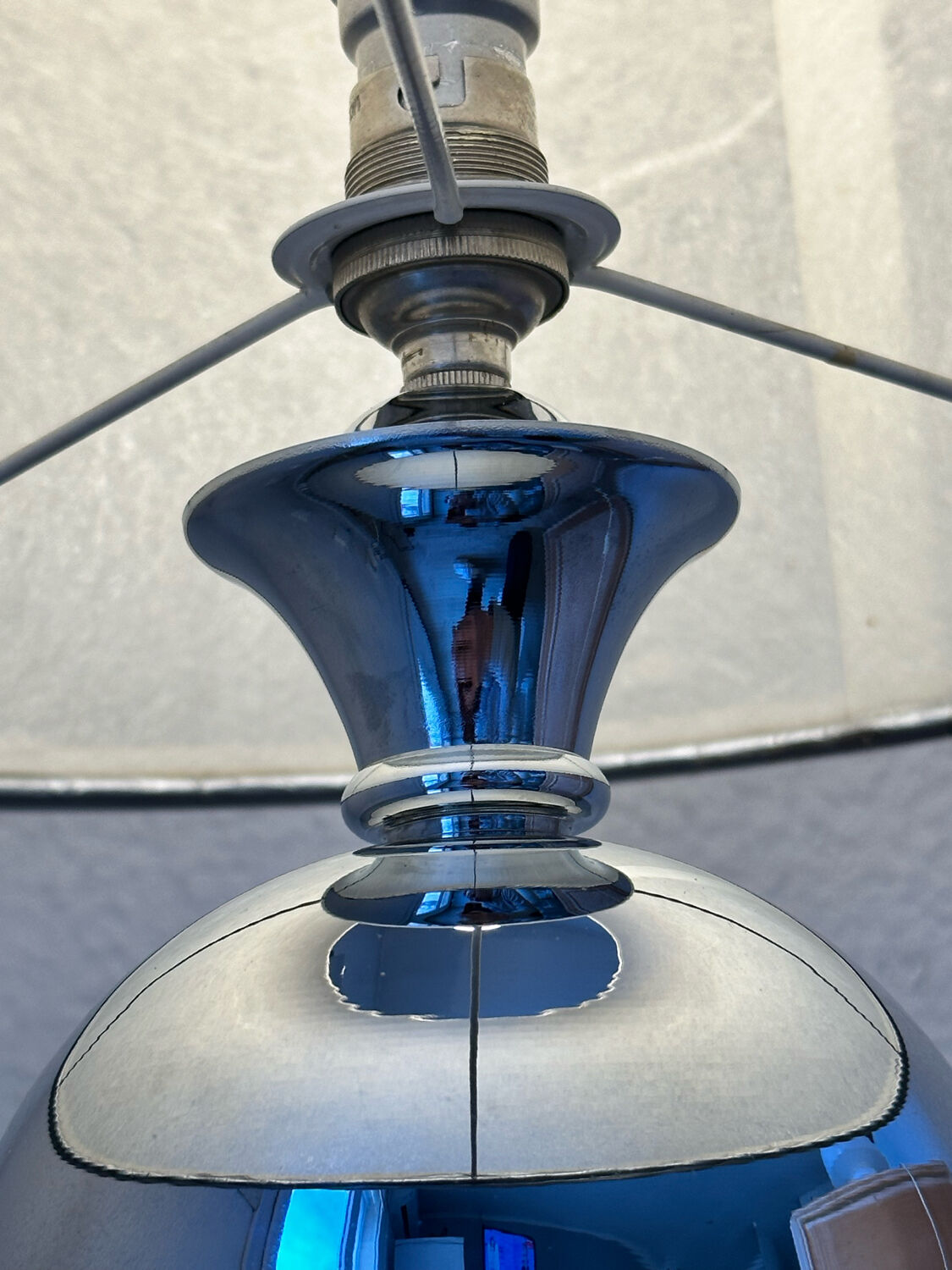 Lampe en métal chromé années 1970