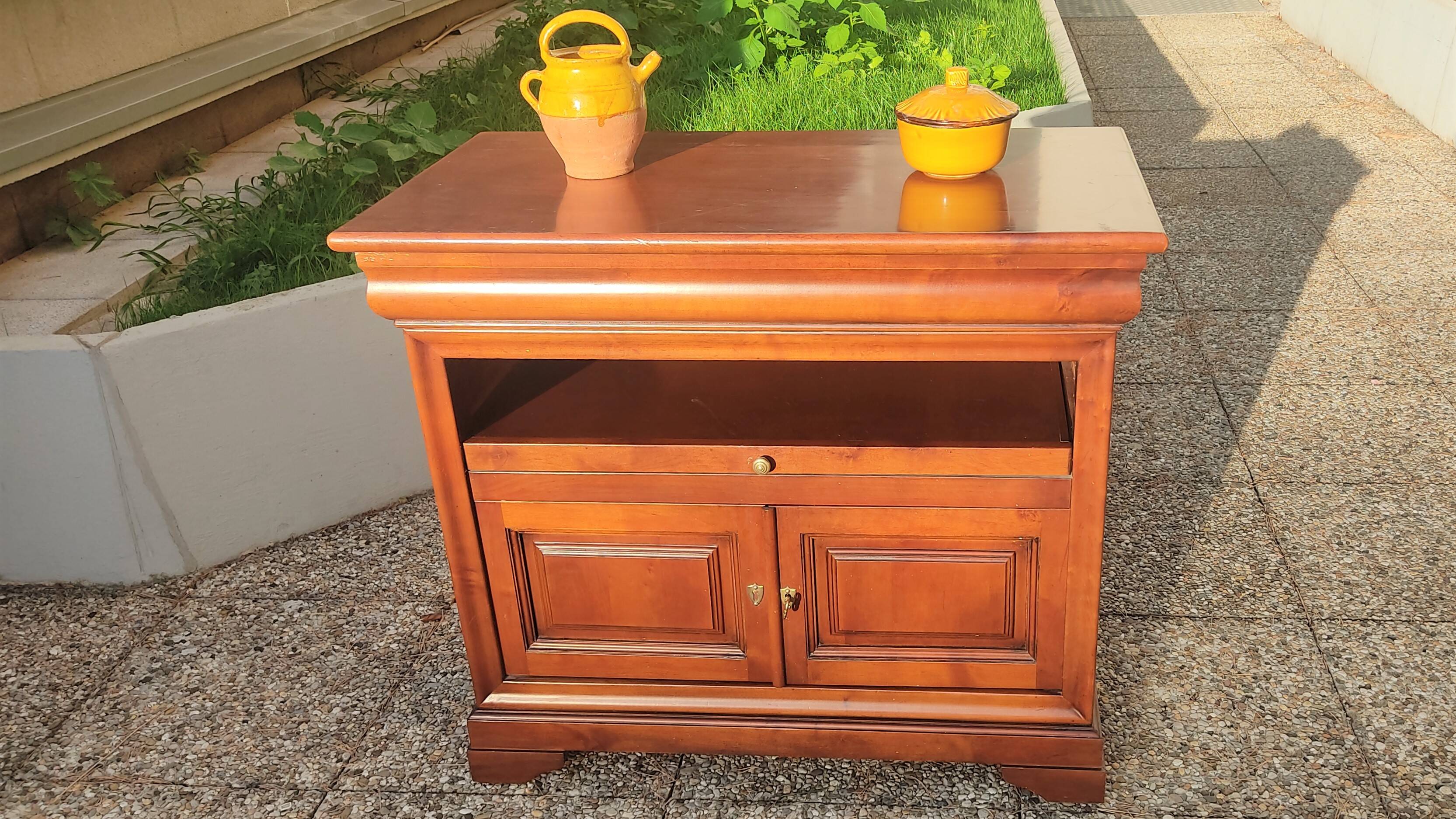 Tv cabinet 2 doors and 1 niche with Pull, in Cherry Solid Louis Philippe style.