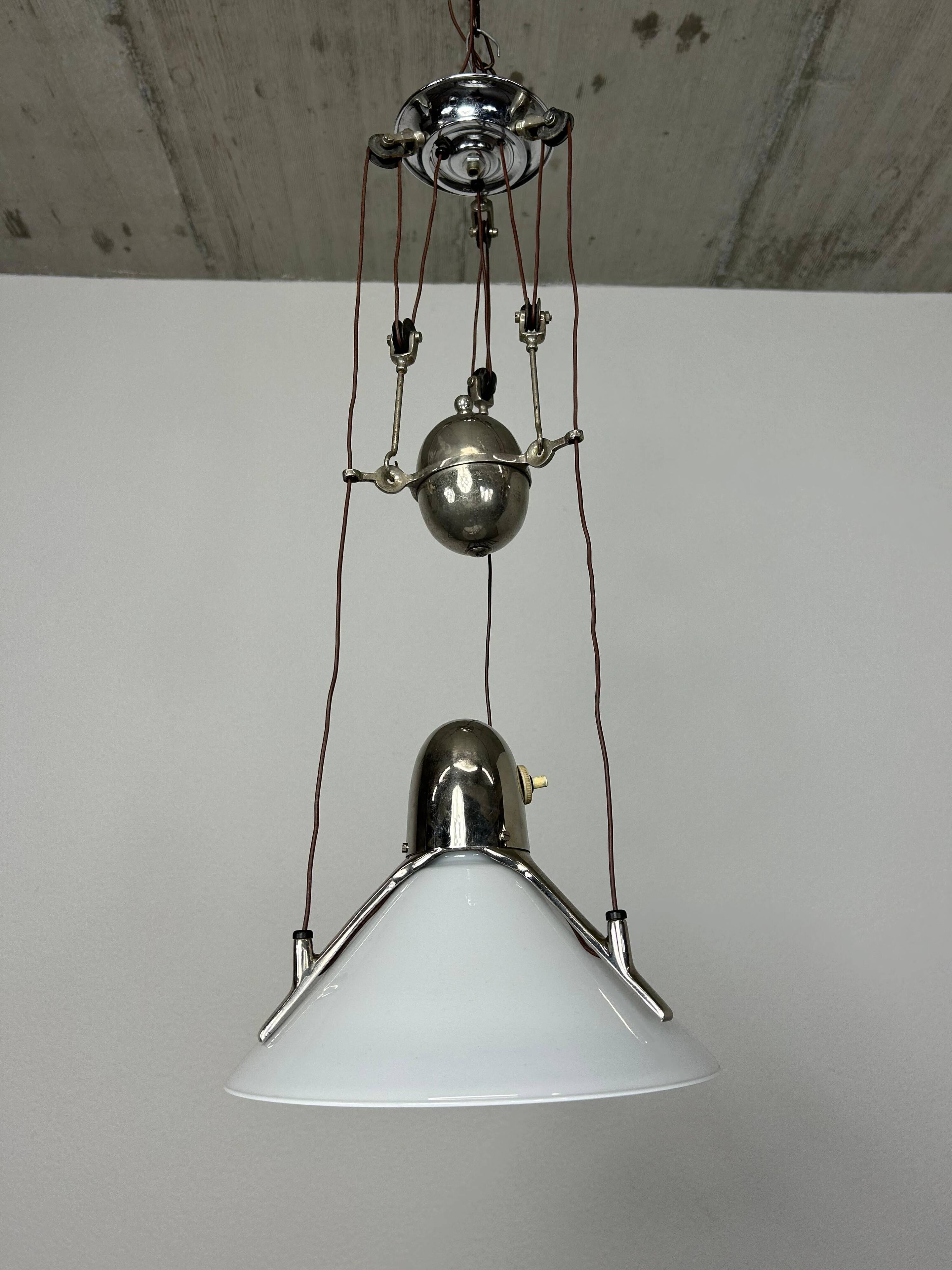 Adjustable Art Deco pendant lamp