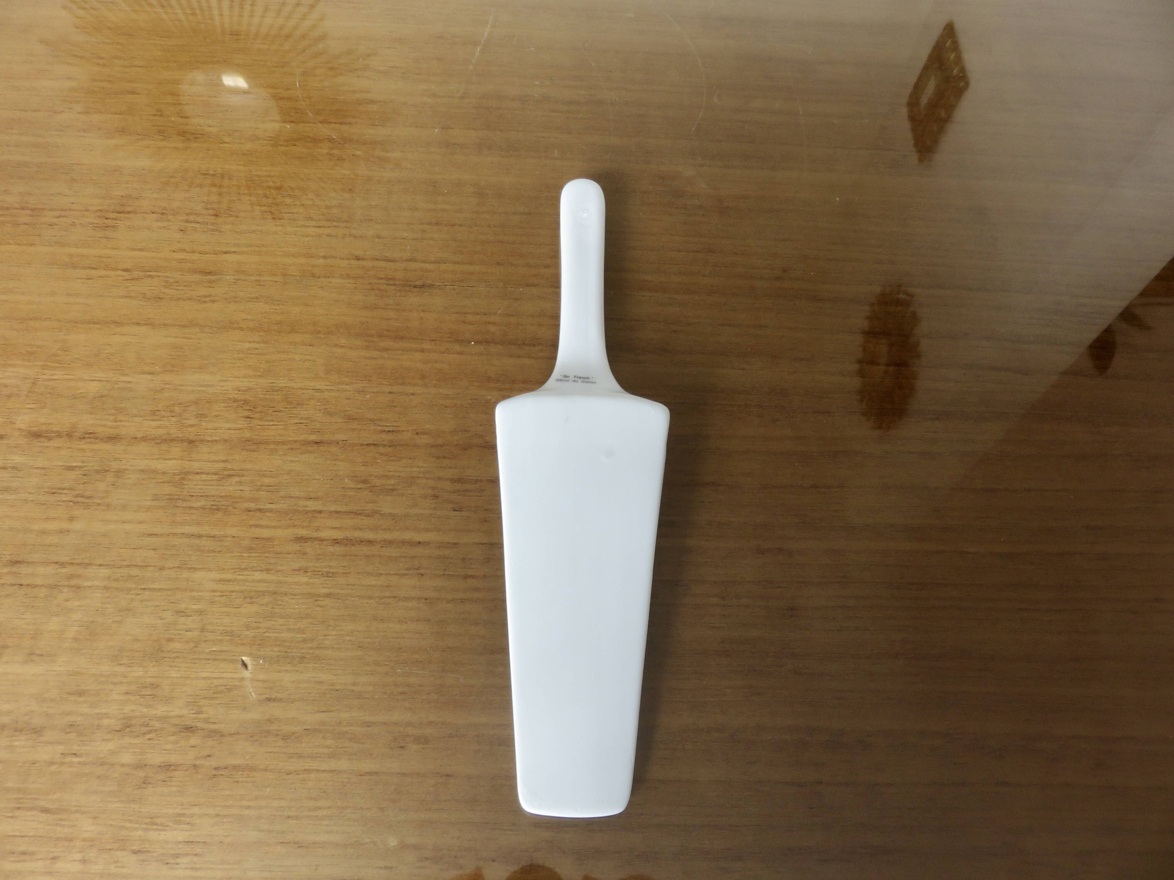 So French "Galion" pie dish with shovel, new in its original box