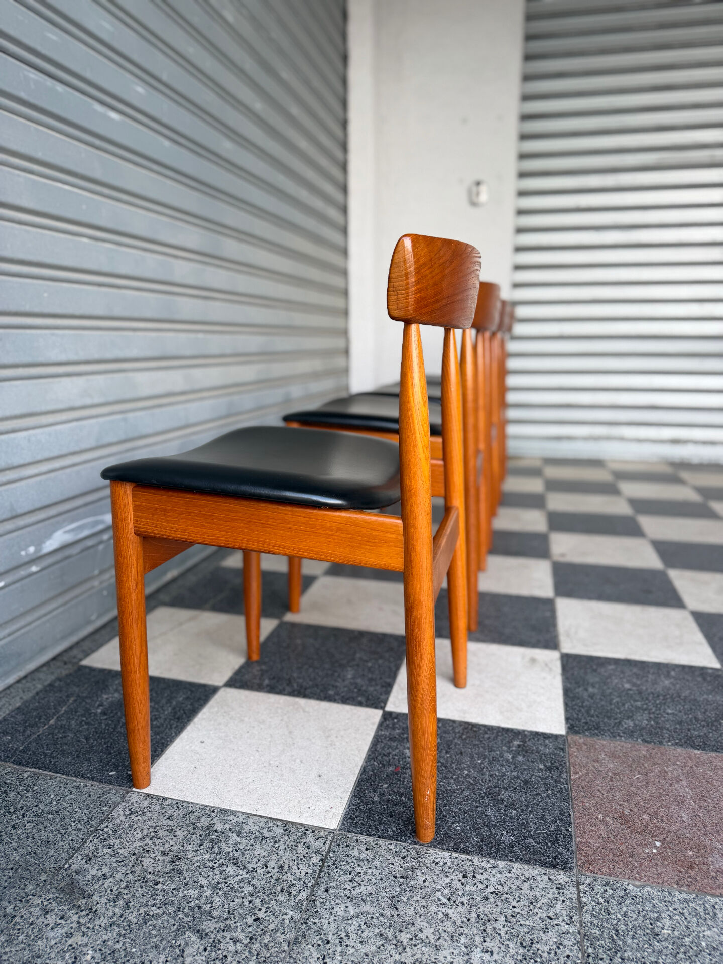 Lot de 4 chaises danoises en teck