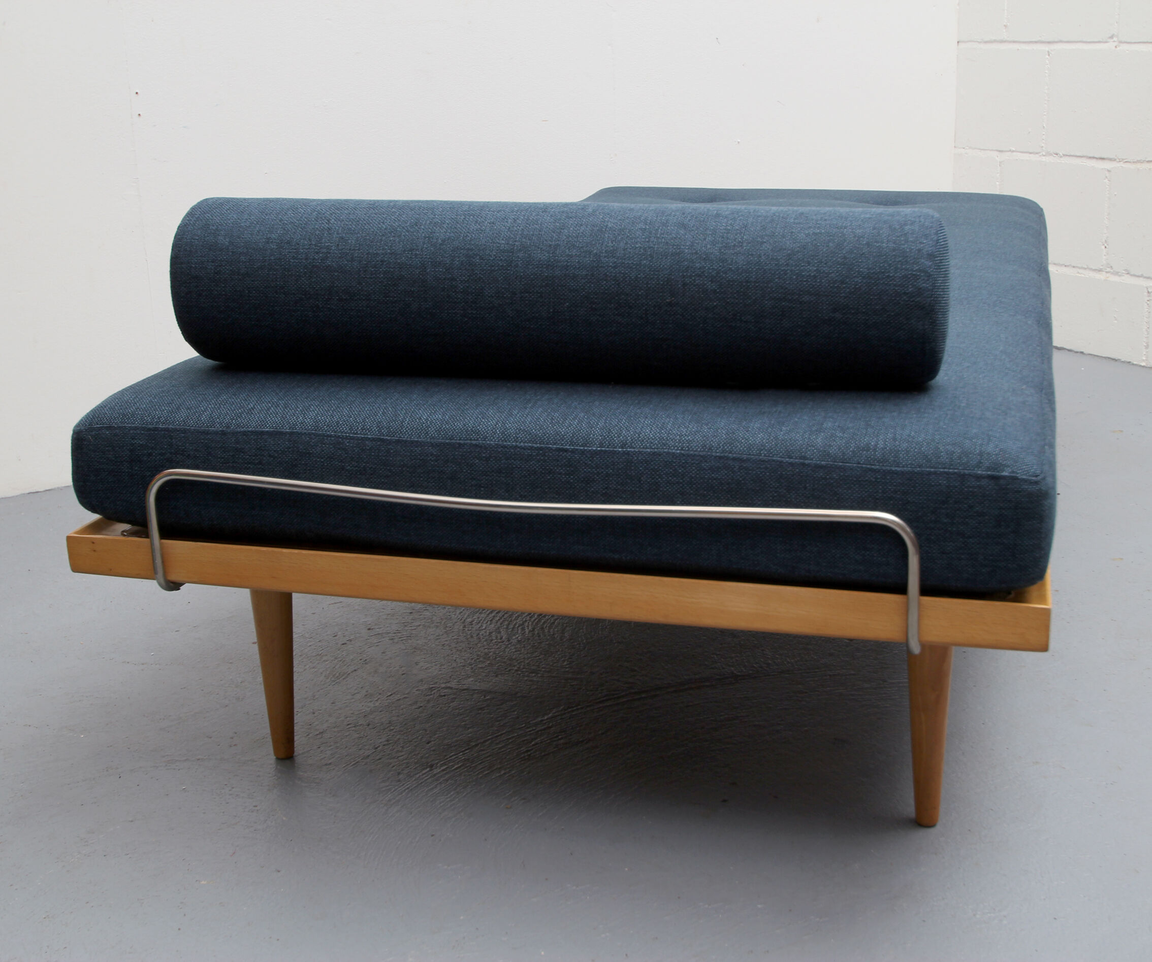 1960s daybed in beechwood, darkblue polstery