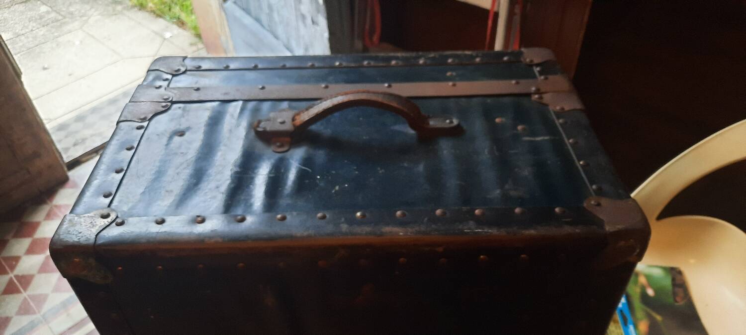 English travel trunk