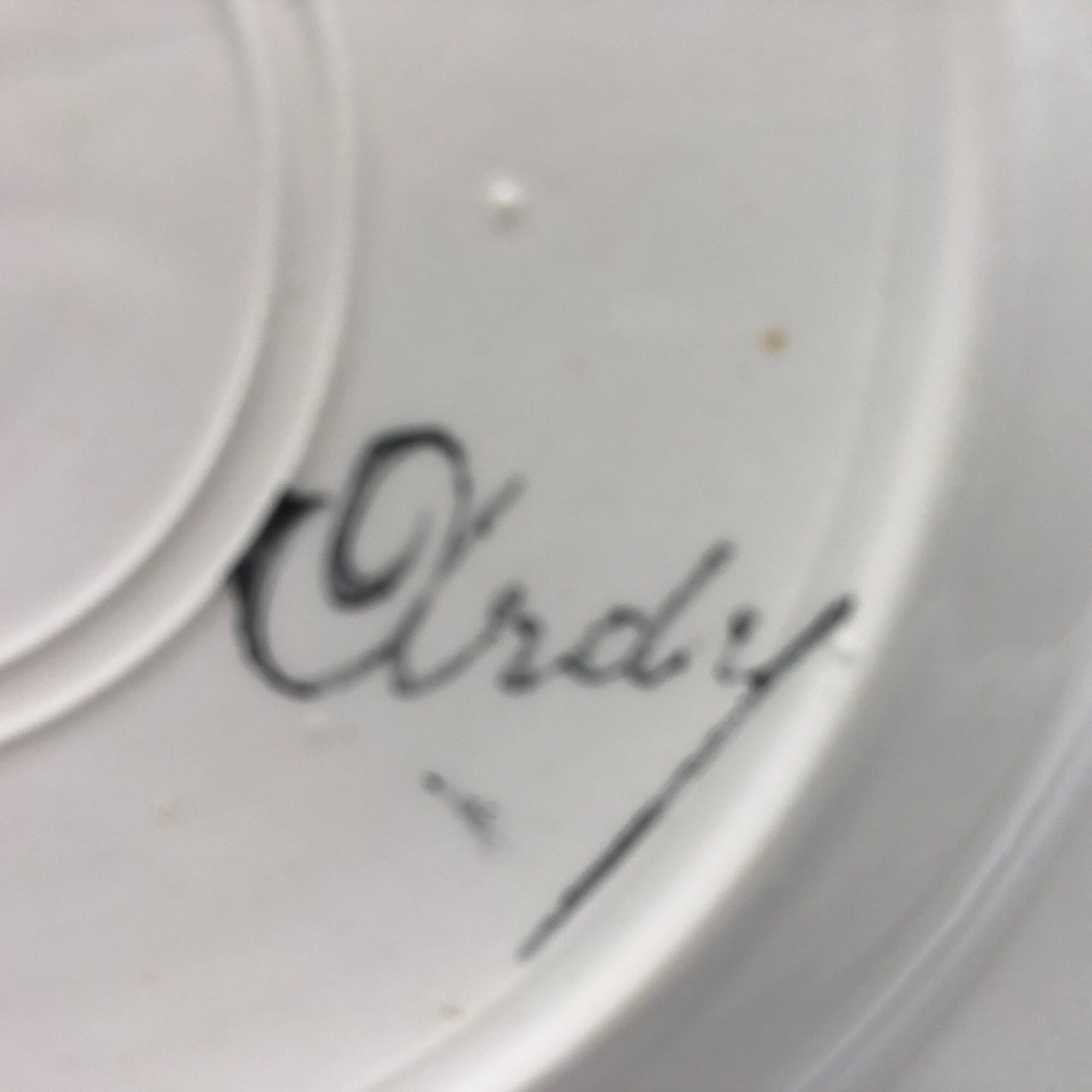 Series of 6 mismatched dessert plates.