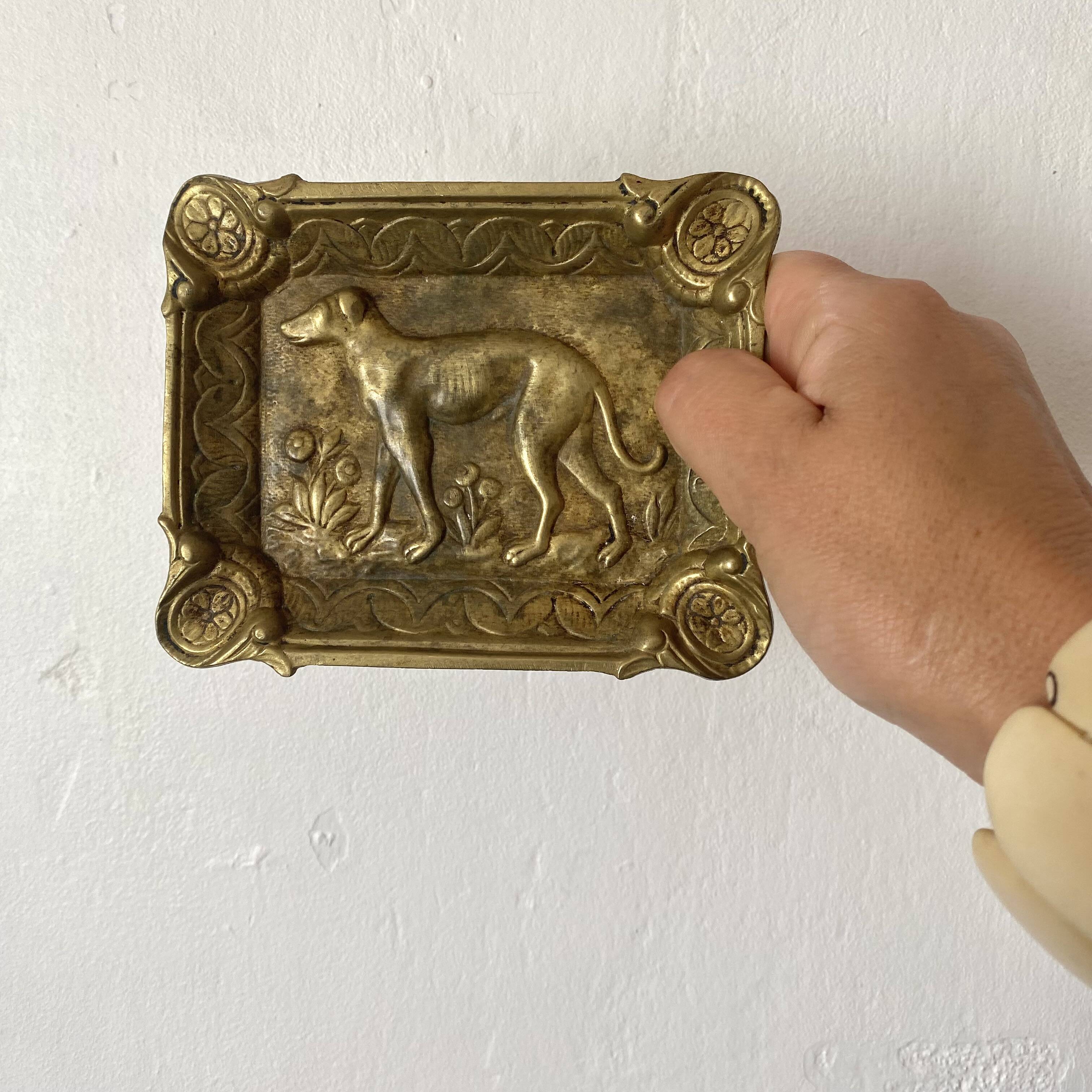 Cendrier, vide poche en laiton doré décor chien