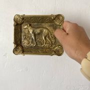 Cendrier, vide poche en laiton doré décor chien