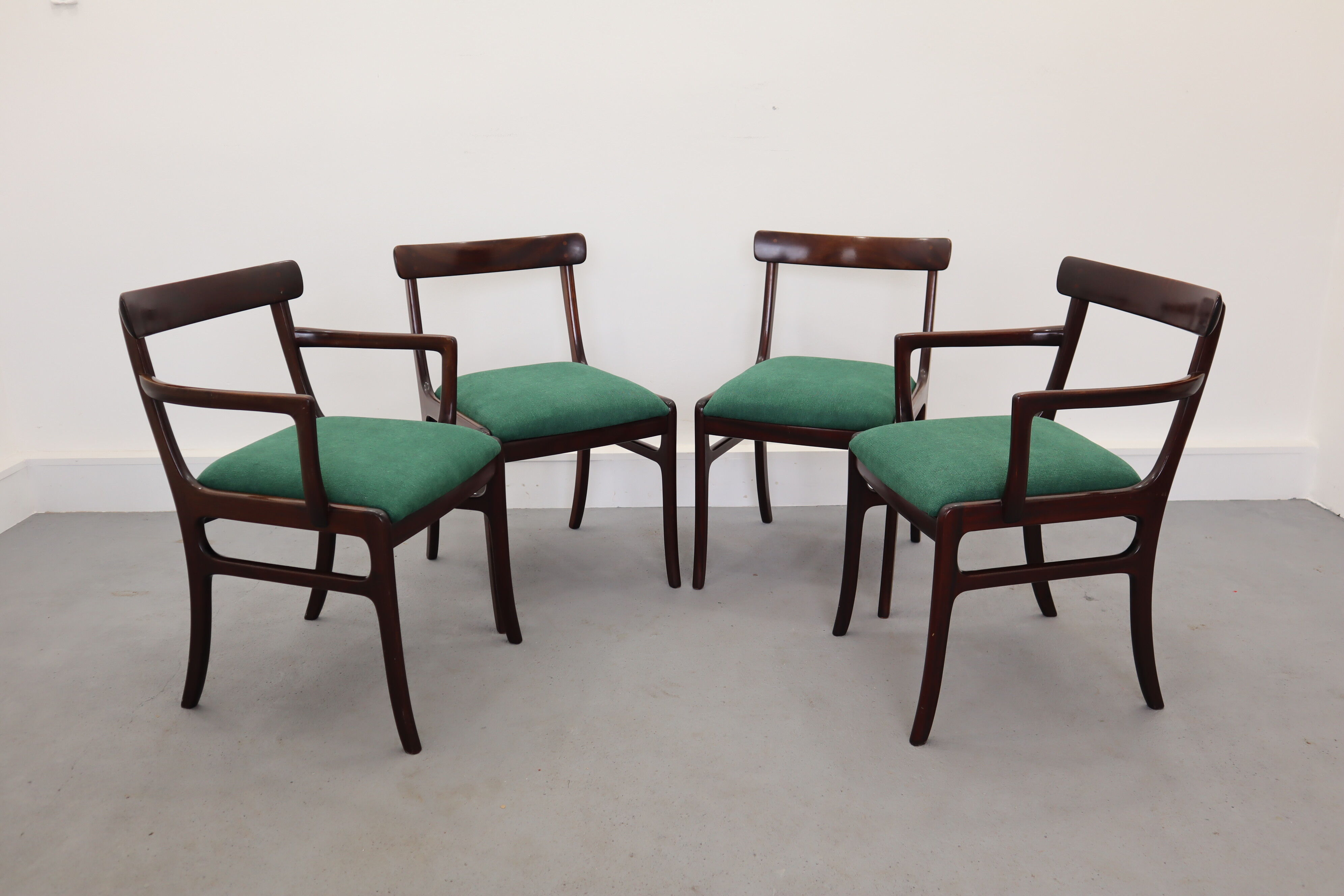 Chaises à manger danoise du milieu du siècle de Poul Jeppesens Møbelfabrik années 1960