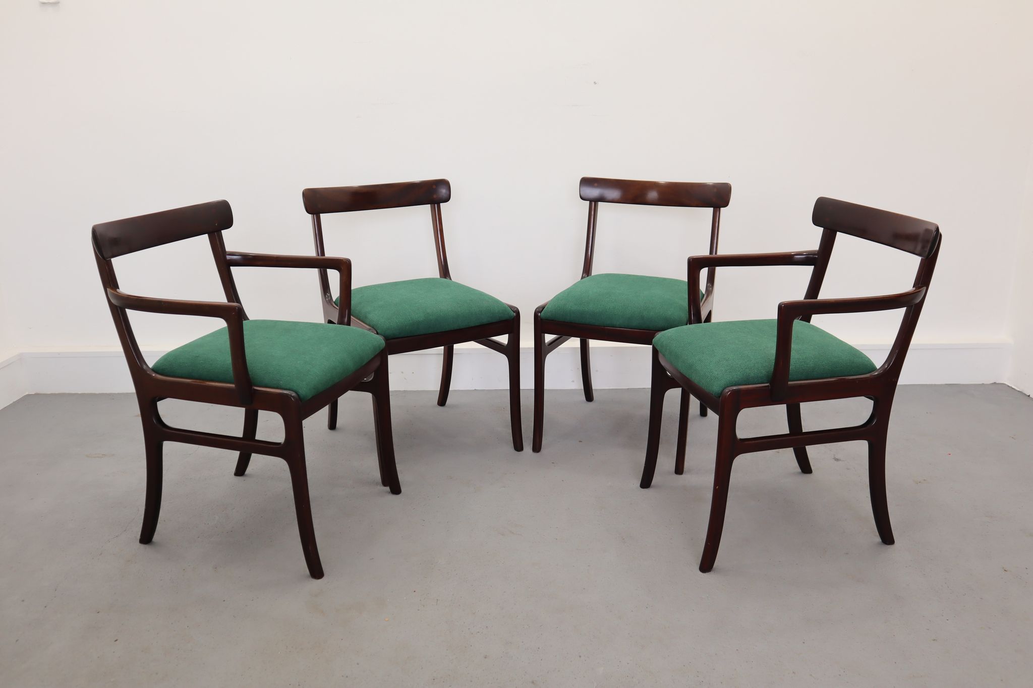 Chaises à manger danoise du milieu du siècle de Poul Jeppesens Møbelfabrik années 1960
