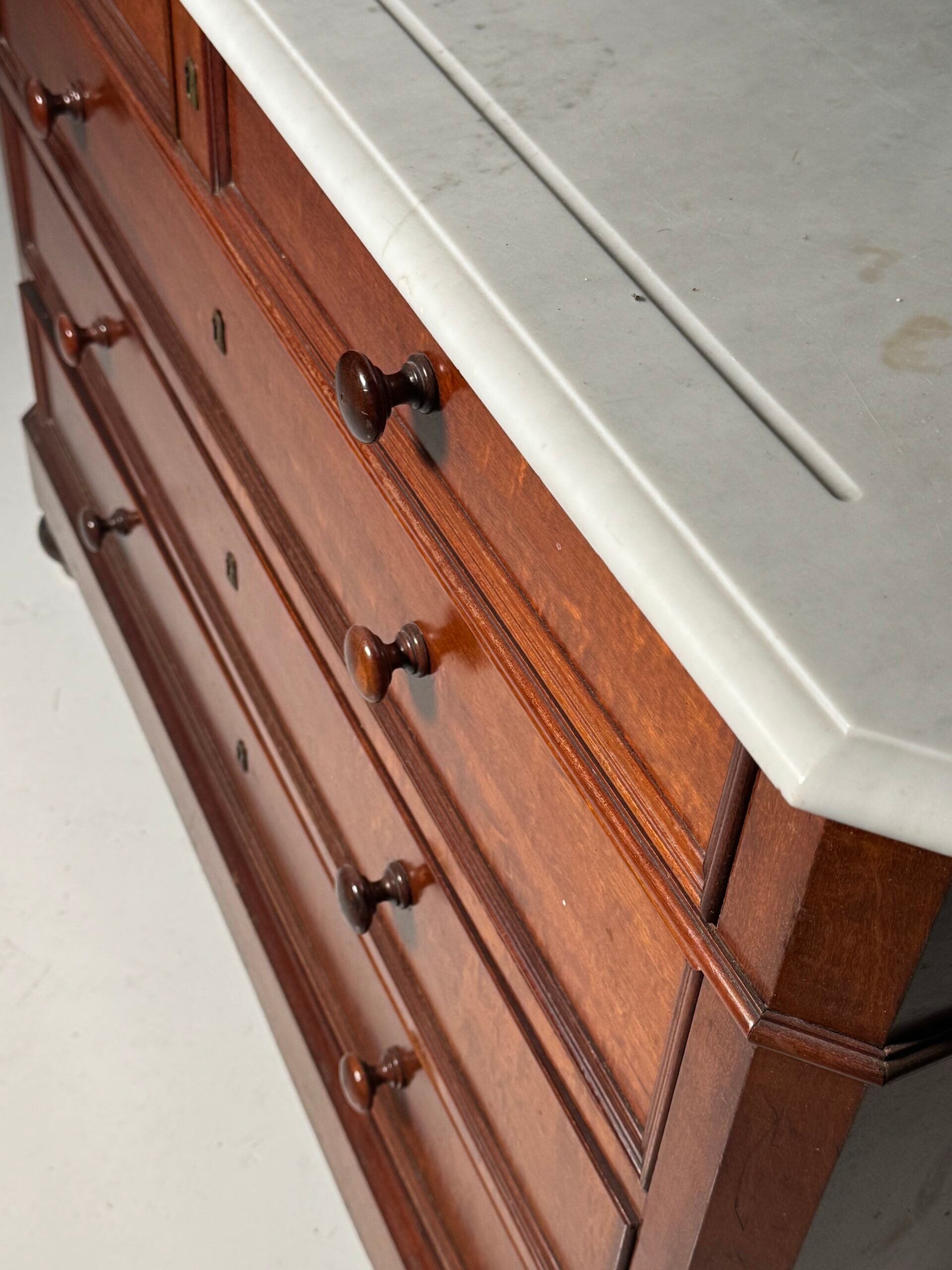 Mahogany chest of drawers 19th century
