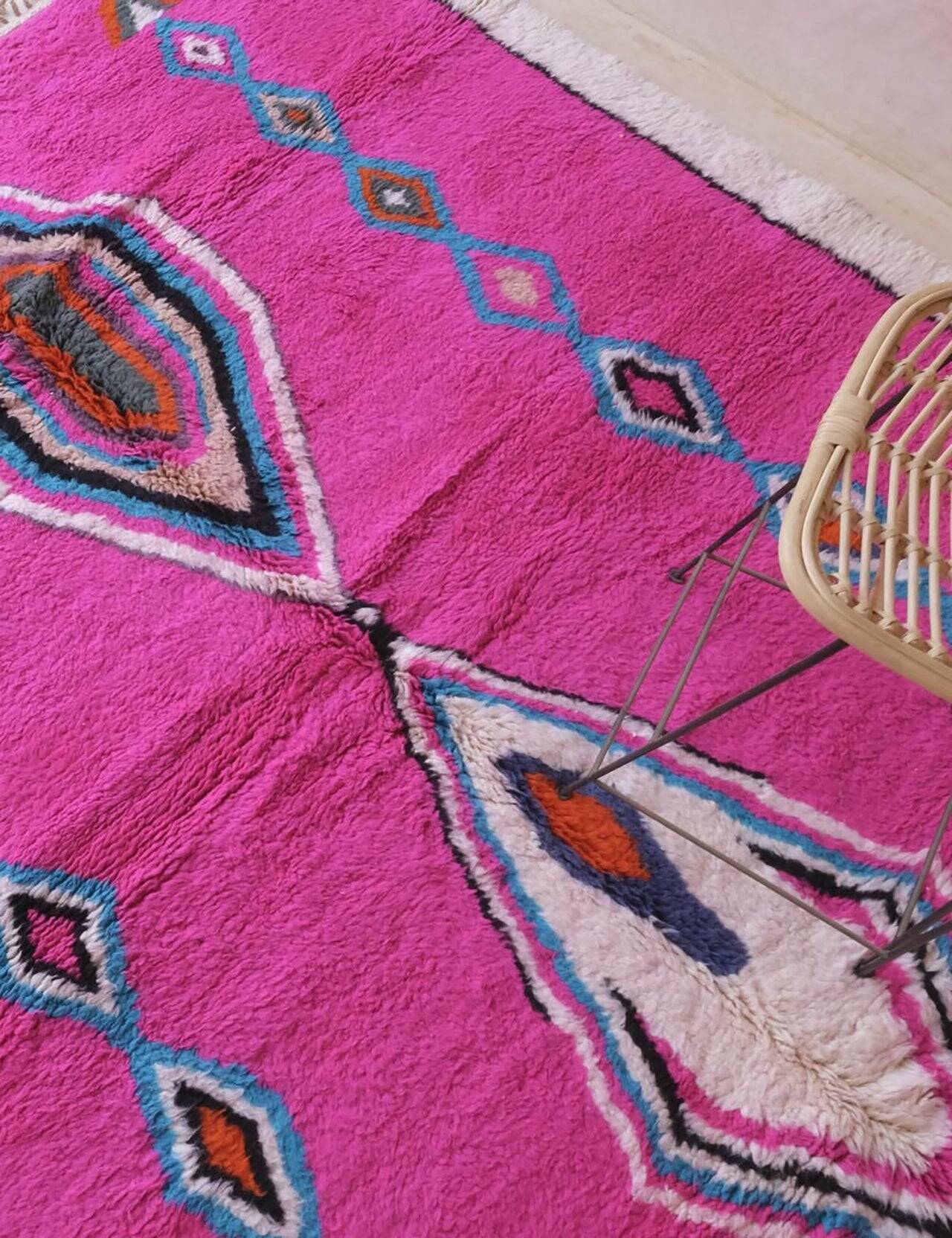 Traditional hand-woven wool Berber rug in pink, size 150 x 250