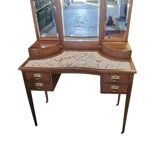Dressing table with a triptych mirror