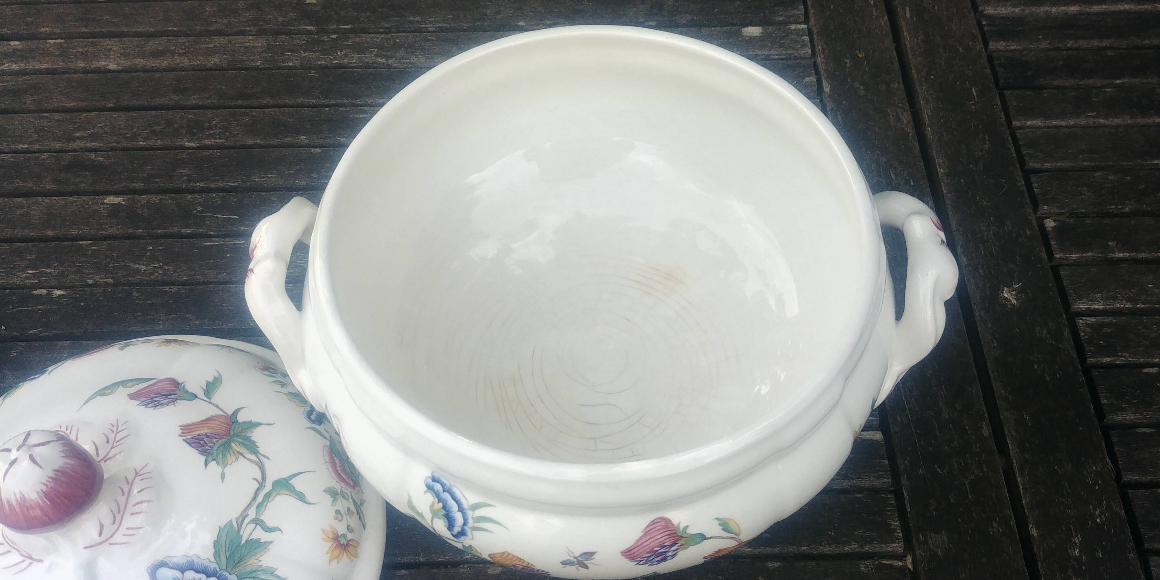 Large porcelain soup tureen from the Sarreguemines earthenware factory, Rouen model