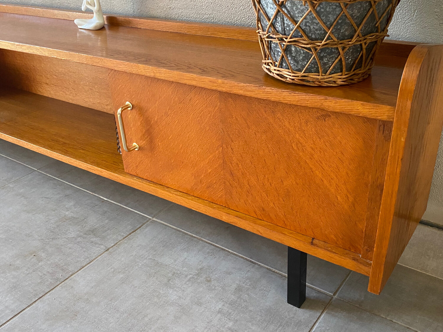 Vintage sideboard (shallow)