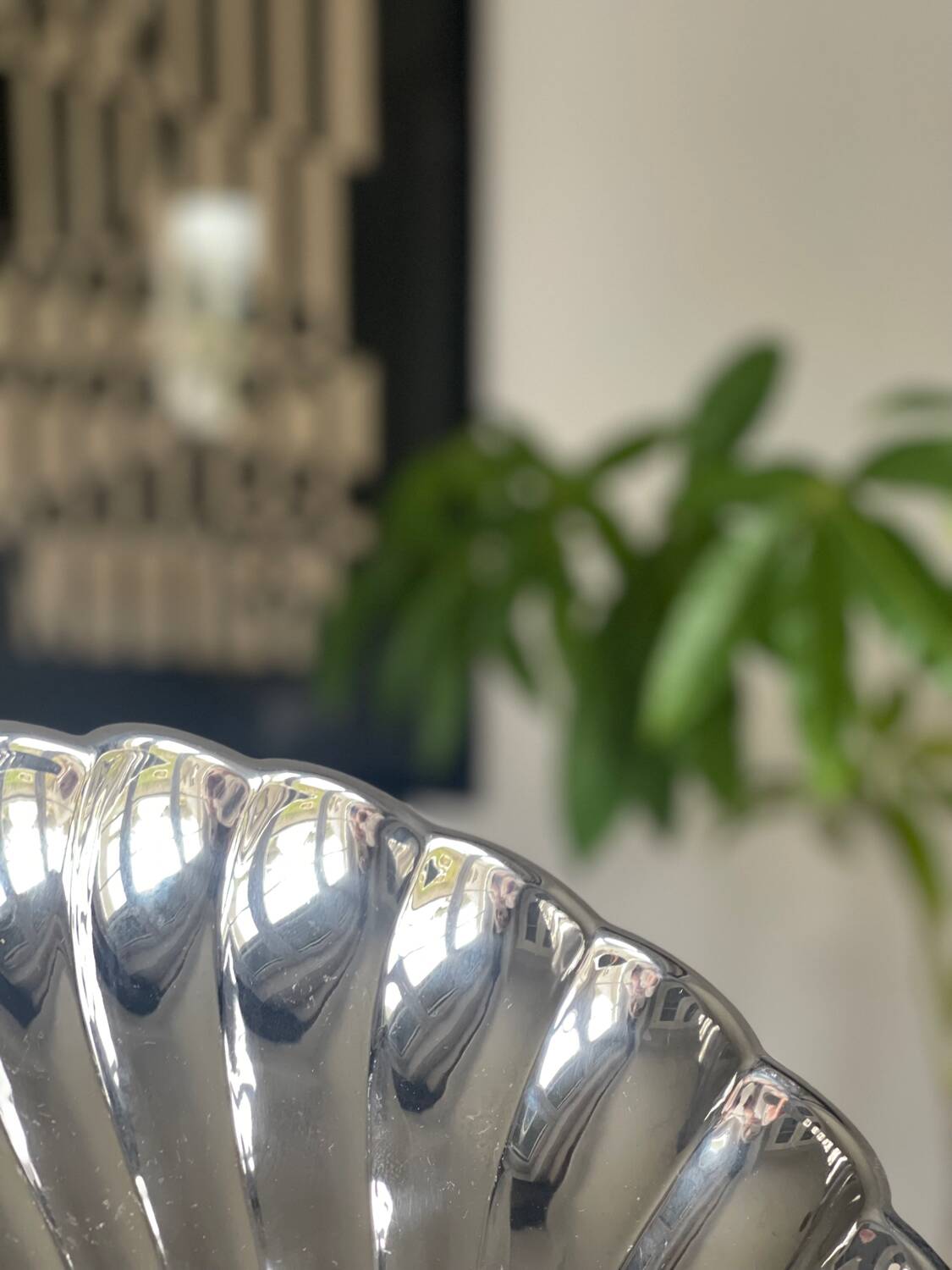 Silver-plated metal shell dish
