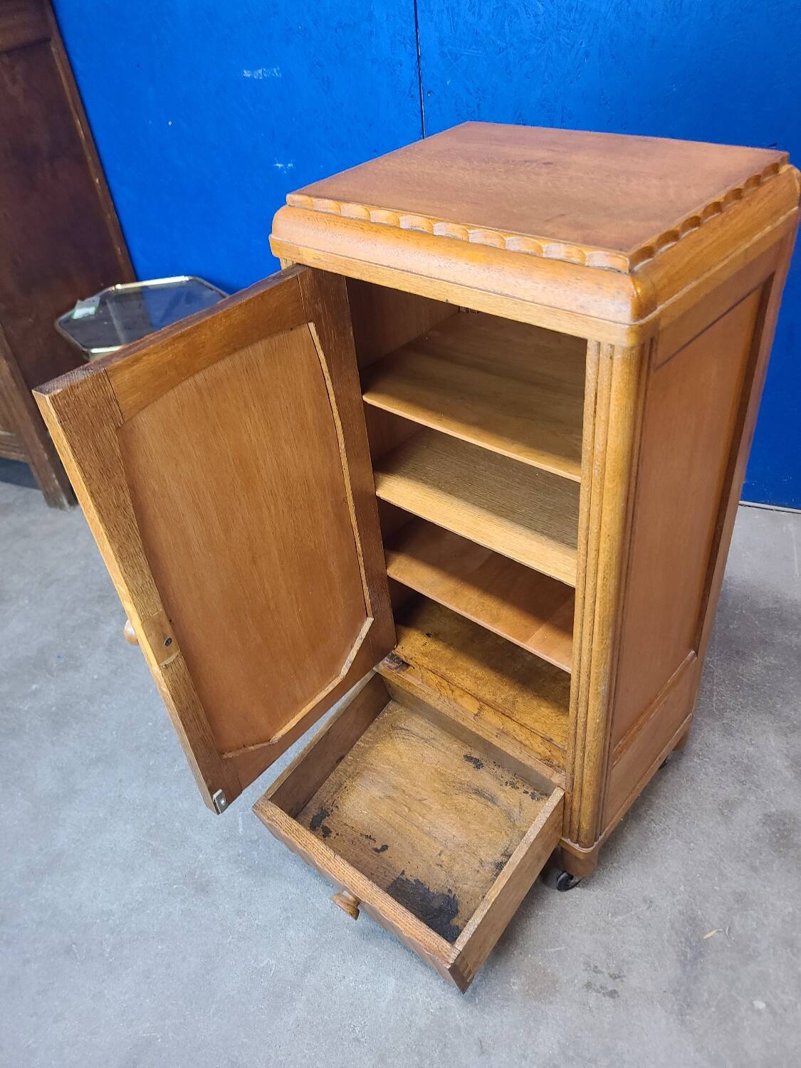 Art Deco serving trolley, cupboard on wheels in light wood.