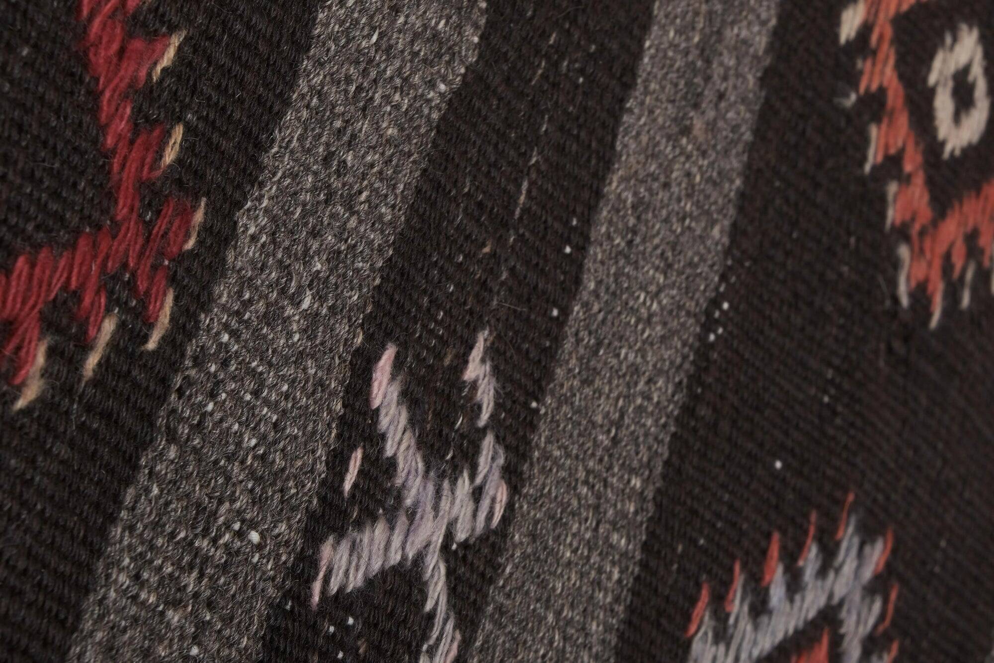 Vintage Turkish kilim, handwoven, 227x324 cm.