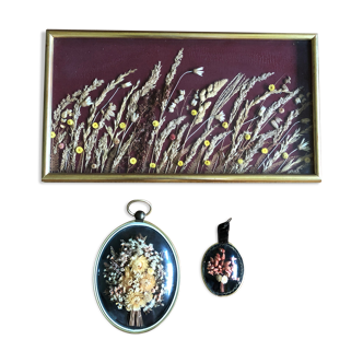 Set of 3 antique frames with dried flowers