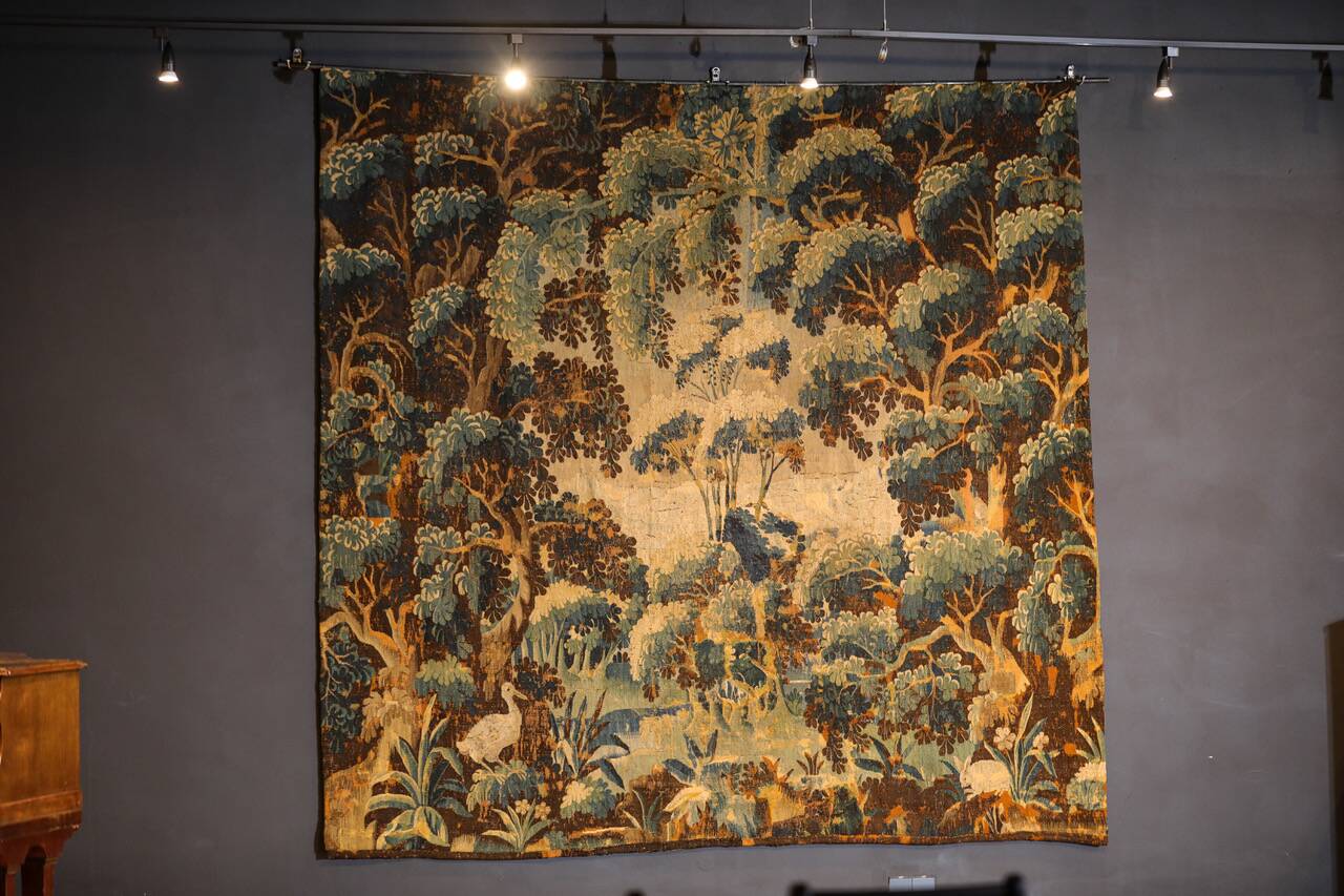 Flemish Verdure Tapestry in wool and silk. Late 17th Century.