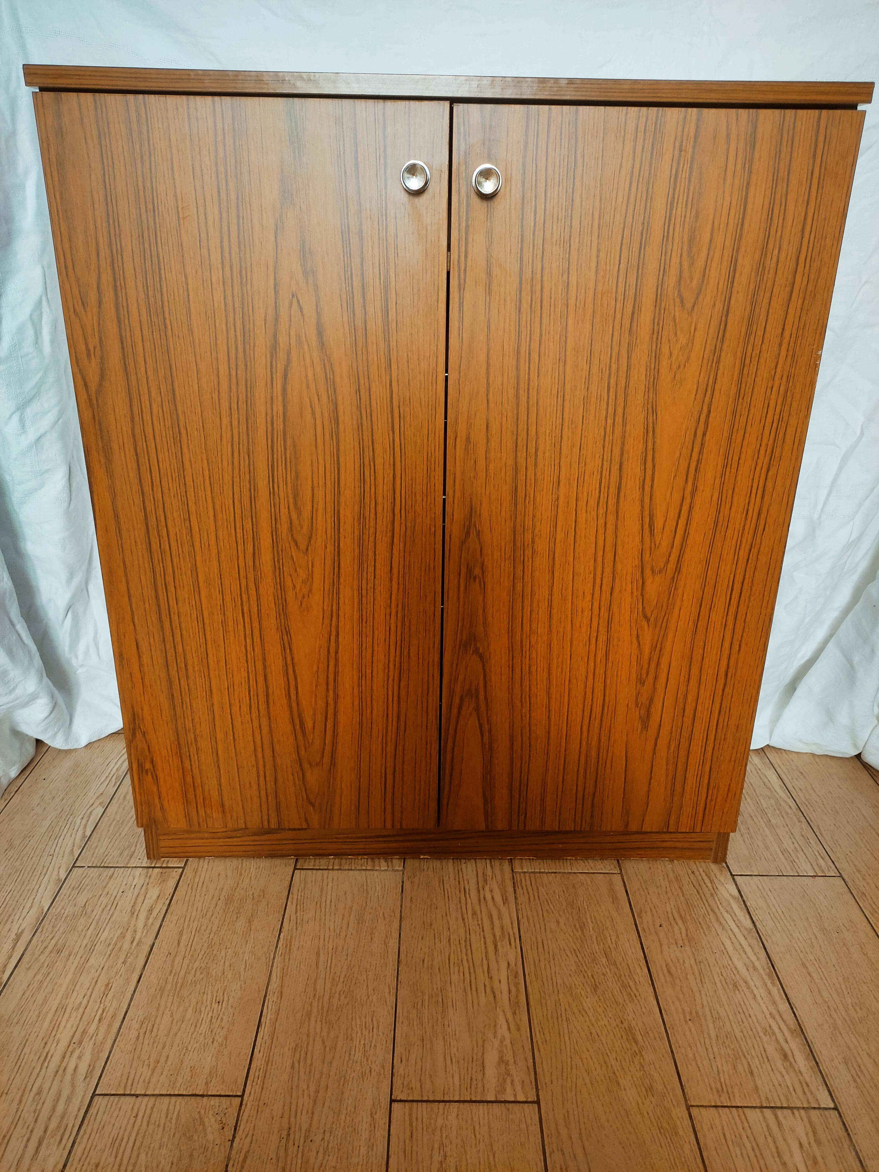 Shoe cabinet in formica