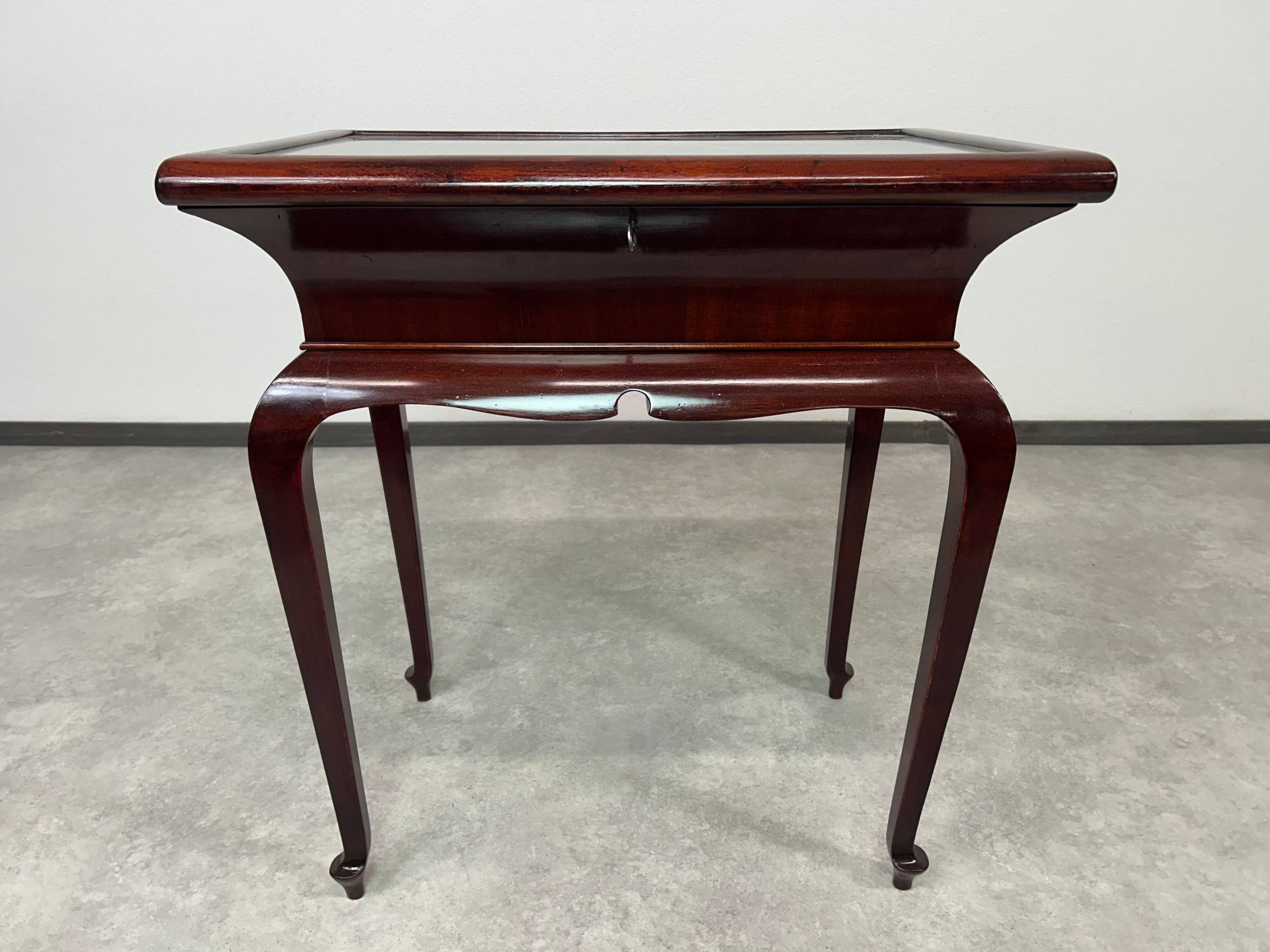 Art Deco display table in mahogany