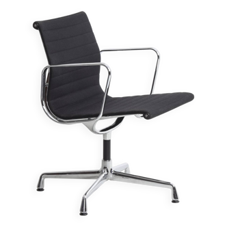 Lot de 6 chaises Eames Aluminium Group Vitra modèle EA 104/105/108
