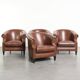 Ensemble de 4 fauteuils club en cuir de vache couleur cognac foncé de style anglais.