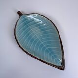 Leaf-shaped ceramic pocket emptier