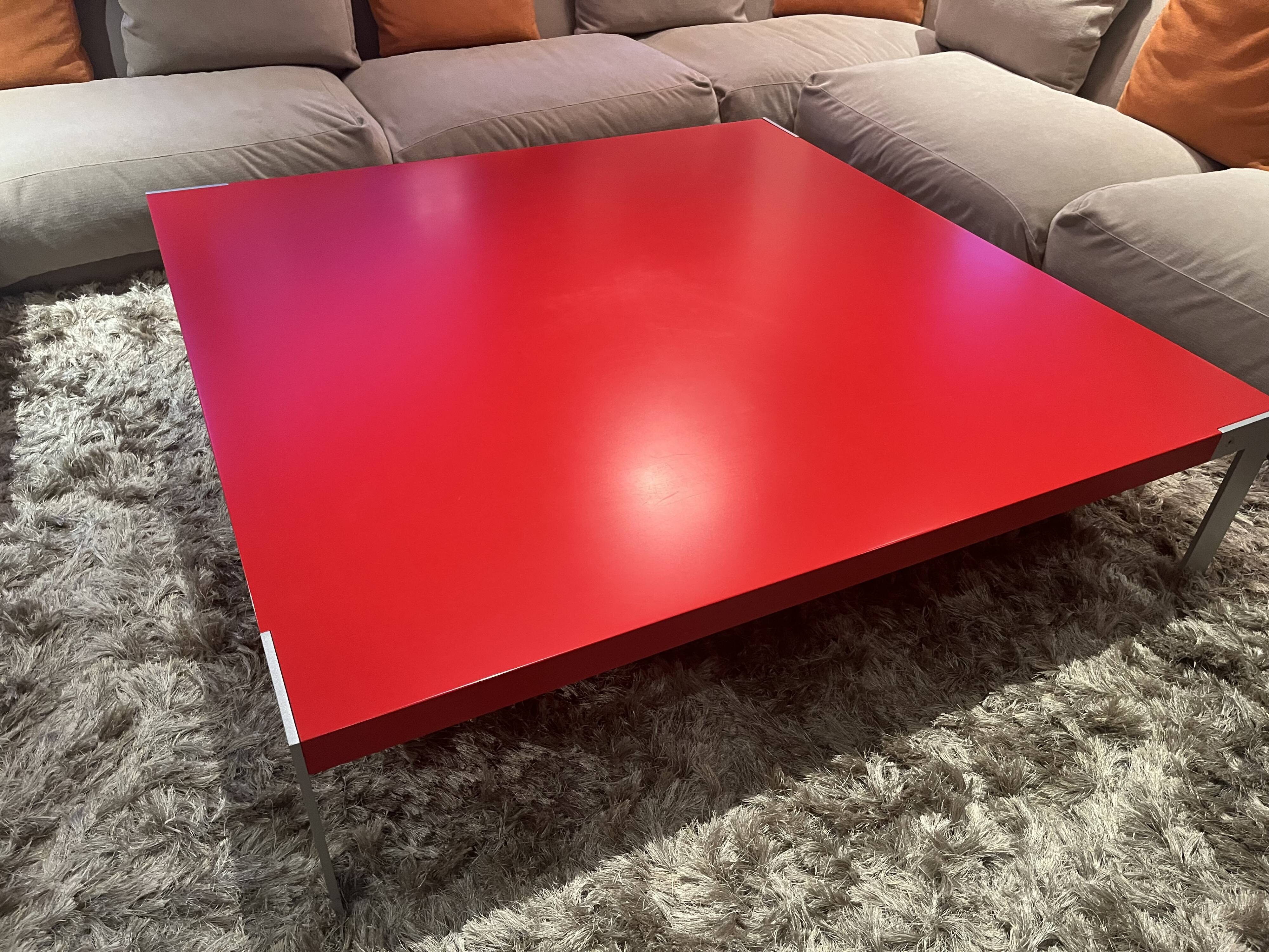 Liko red coffee table