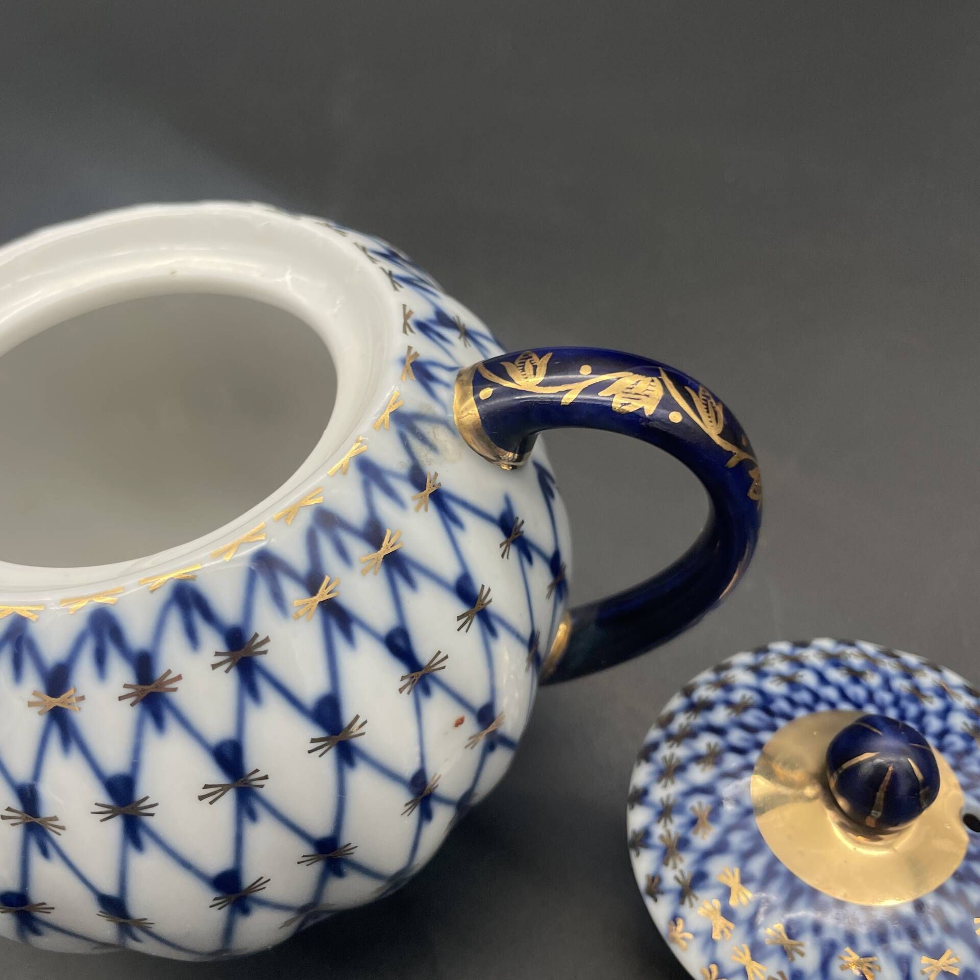 Lomonosov porcelain sugar bowl LFZ – Cobalt net pattern – Russia,